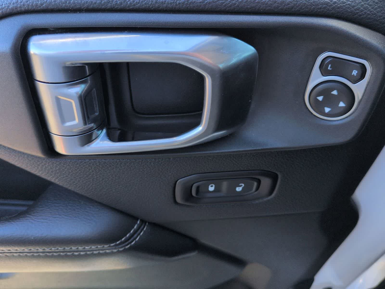 Thumbnail: 2018 Jeep Wrangler - 16