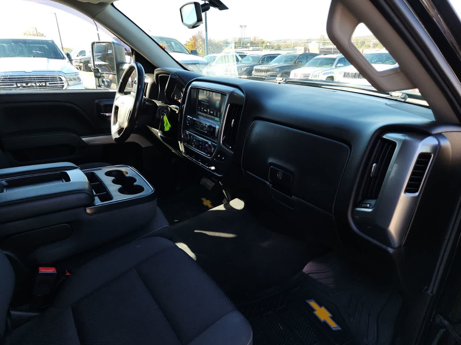 Thumbnail: 2019 Chevrolet Silverado 1500 - 17