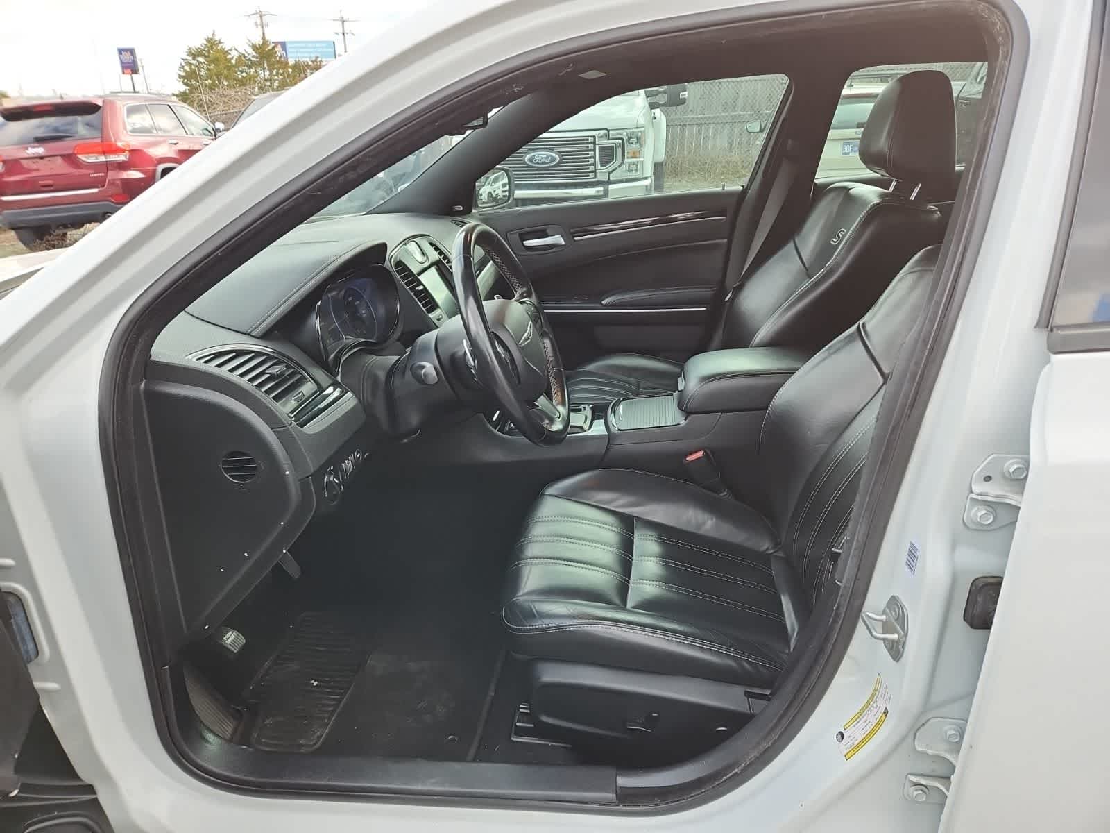 Thumbnail: 2019 Chrysler 300 - 15