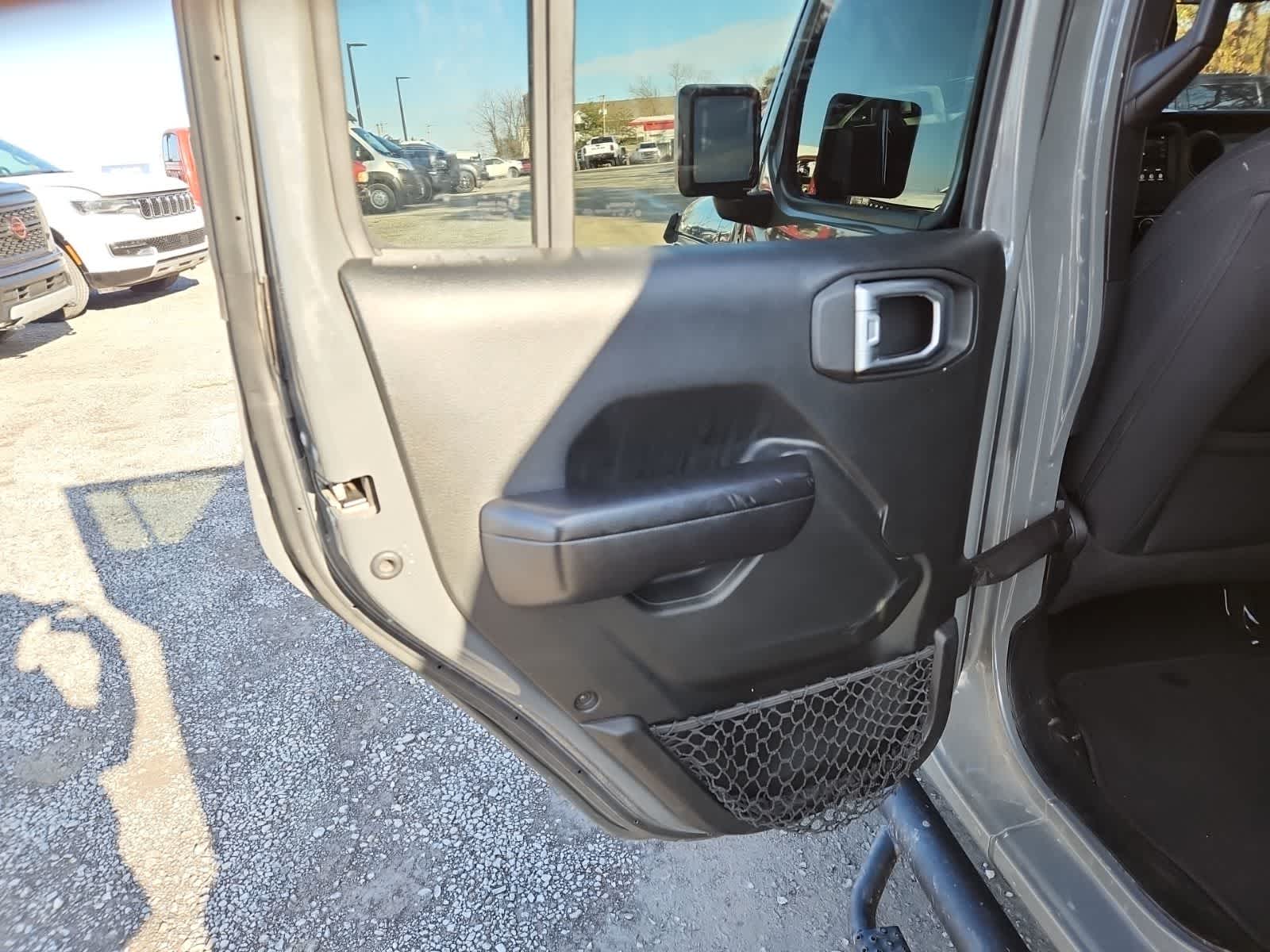 Thumbnail: 2021 Jeep Wrangler - 31