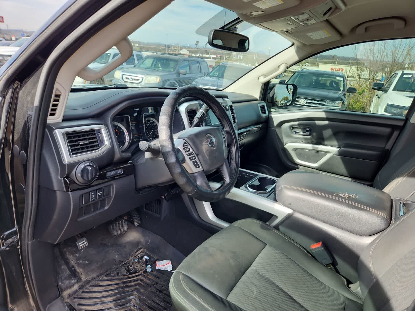 Thumbnail: 2019 Nissan Titan - 13