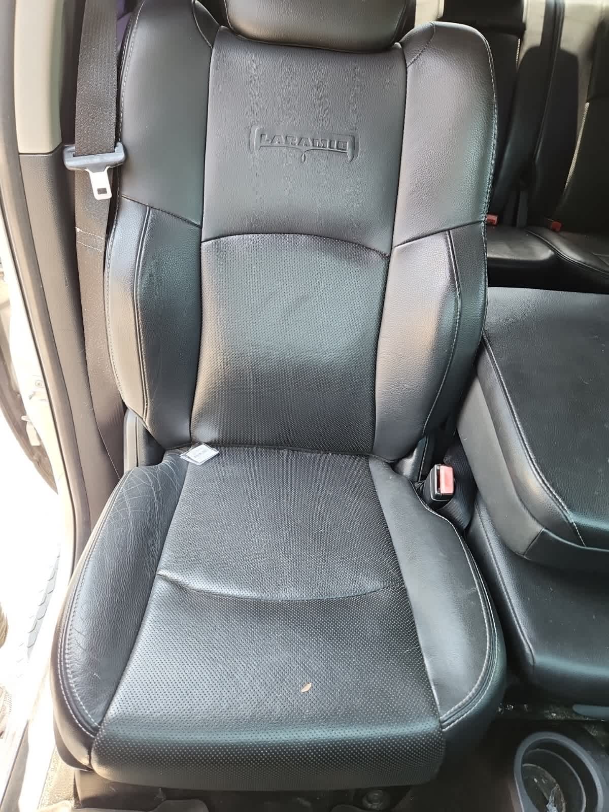 2014 RAM 3500 Laramie 18