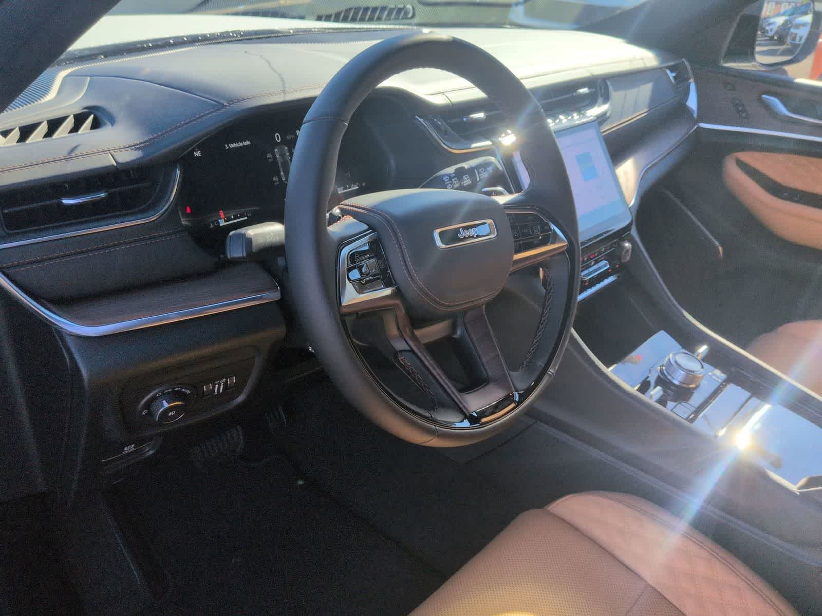 Thumbnail: 2025 Jeep Grand Cherokee - 10