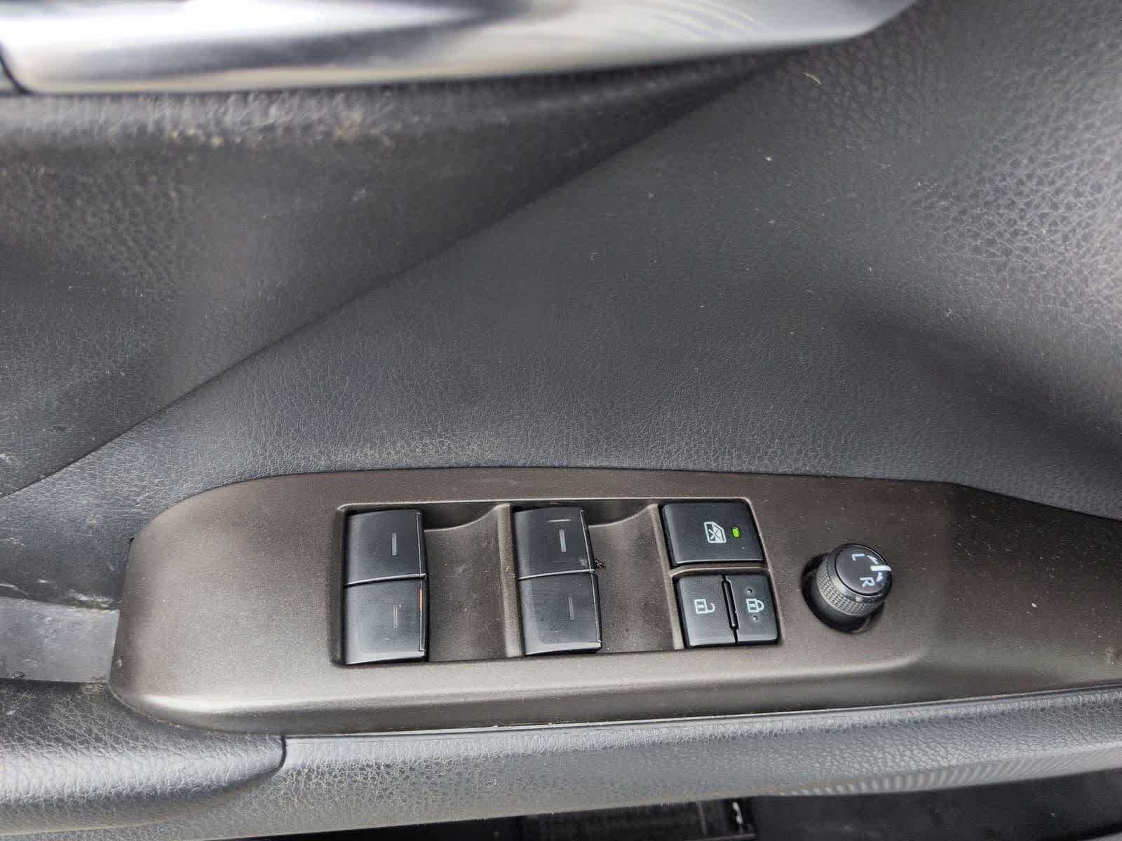 Thumbnail: 2022 Toyota Camry - 17