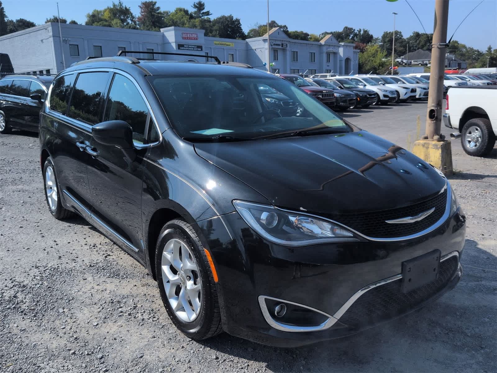 Thumbnail: 2017 Chrysler Pacifica - 2