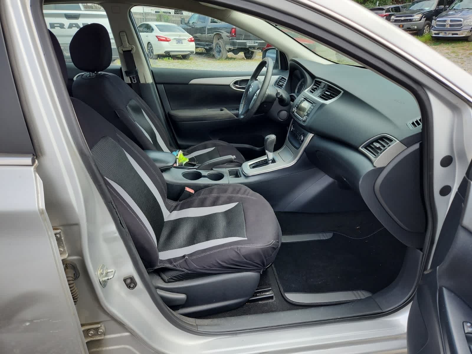 Thumbnail: 2015 Nissan Sentra - 21