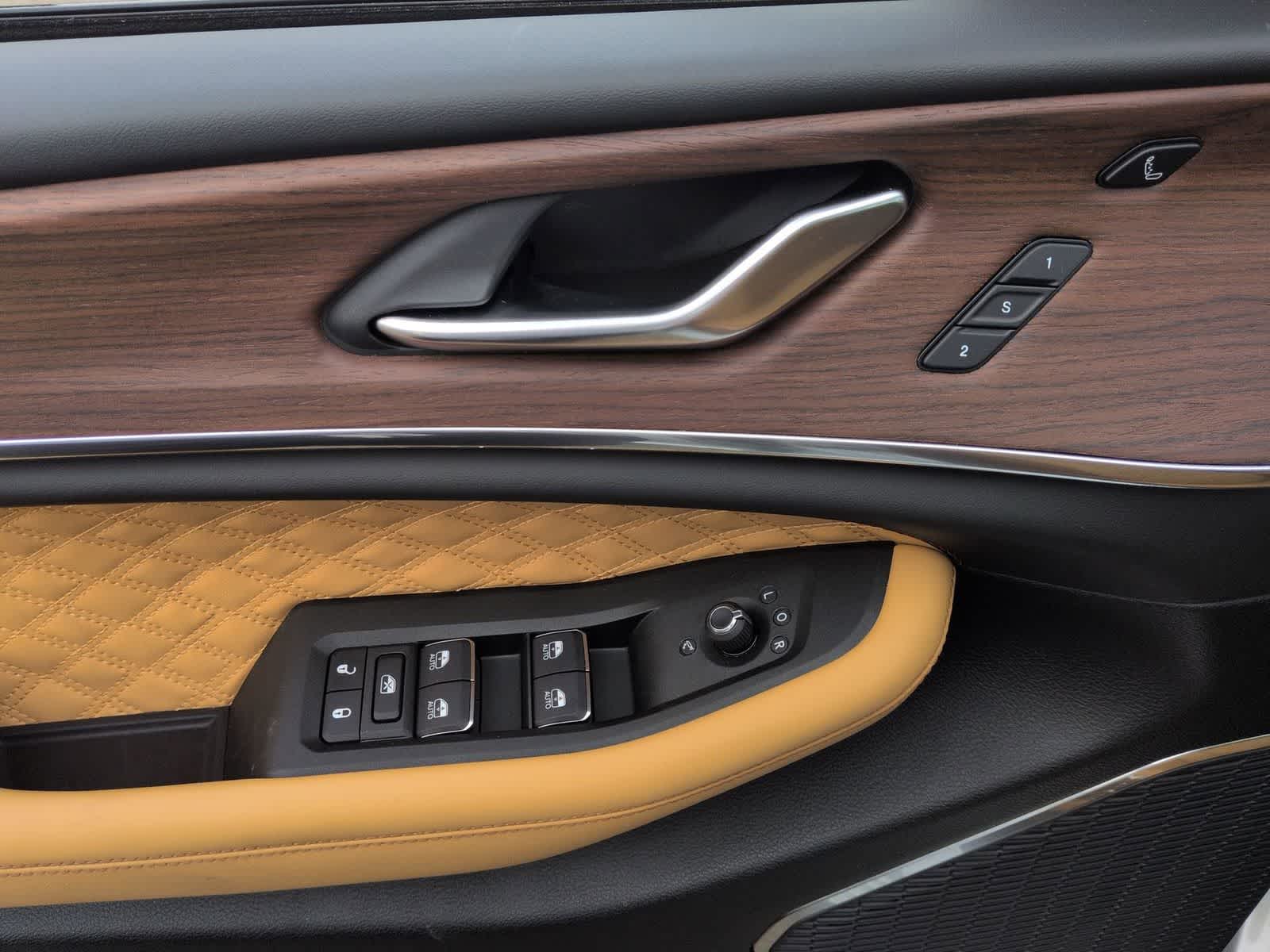 Thumbnail: 2025 Jeep Grand Cherokee - 16