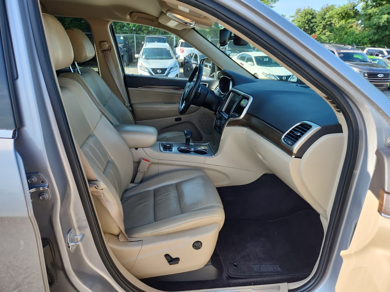 Thumbnail: 2015 Jeep Grand Cherokee - 21