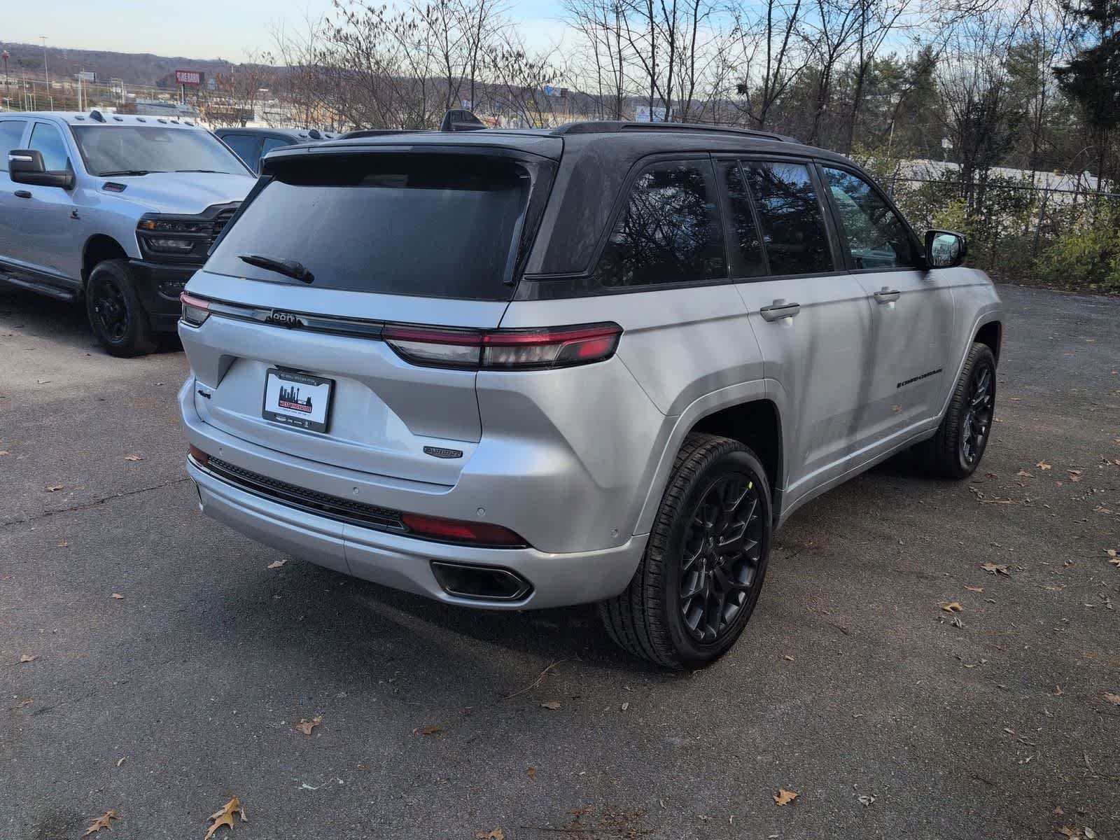 Thumbnail: 2025 Jeep Grand Cherokee - 8