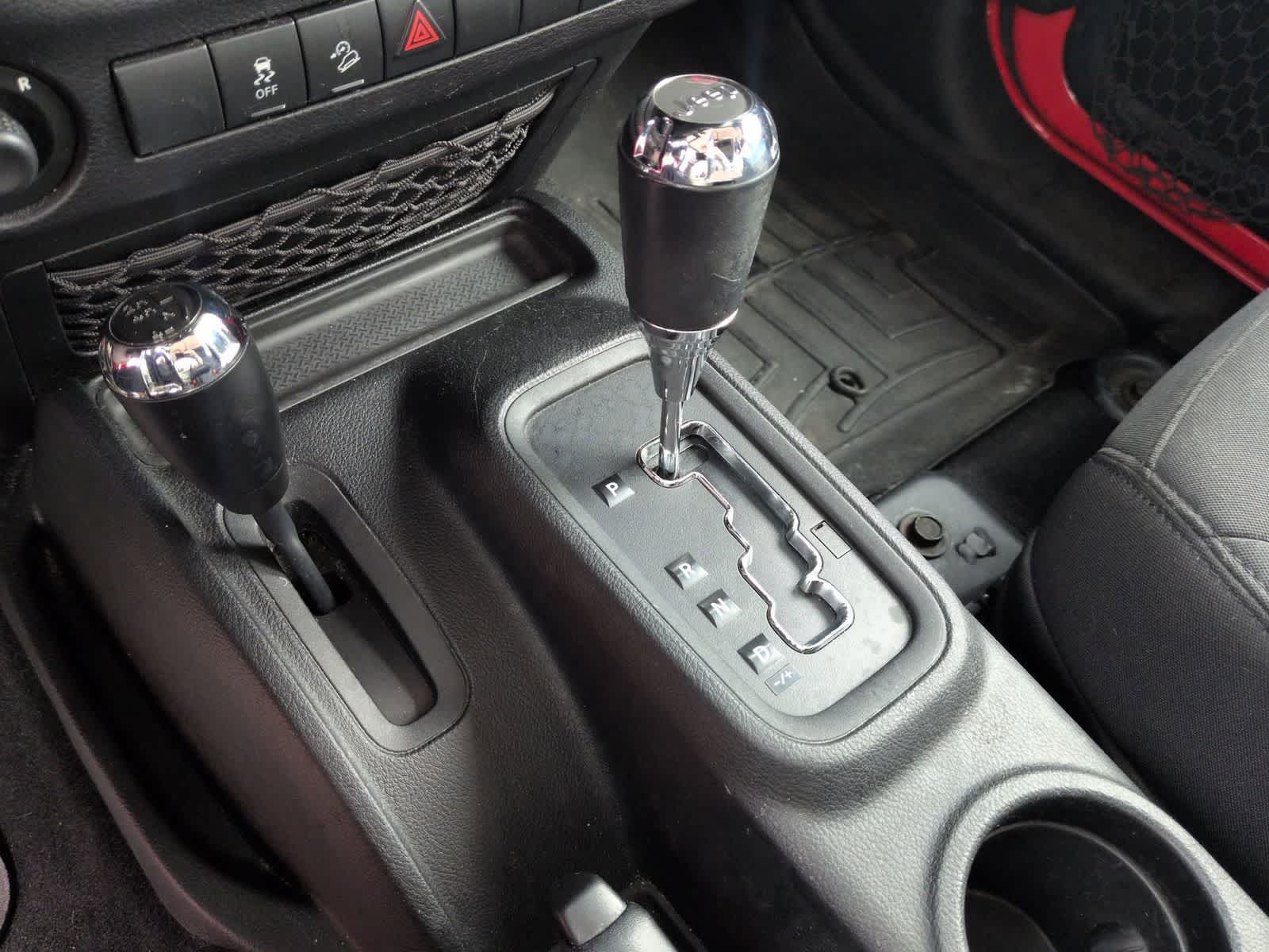 Thumbnail: 2013 Jeep Wrangler - 21