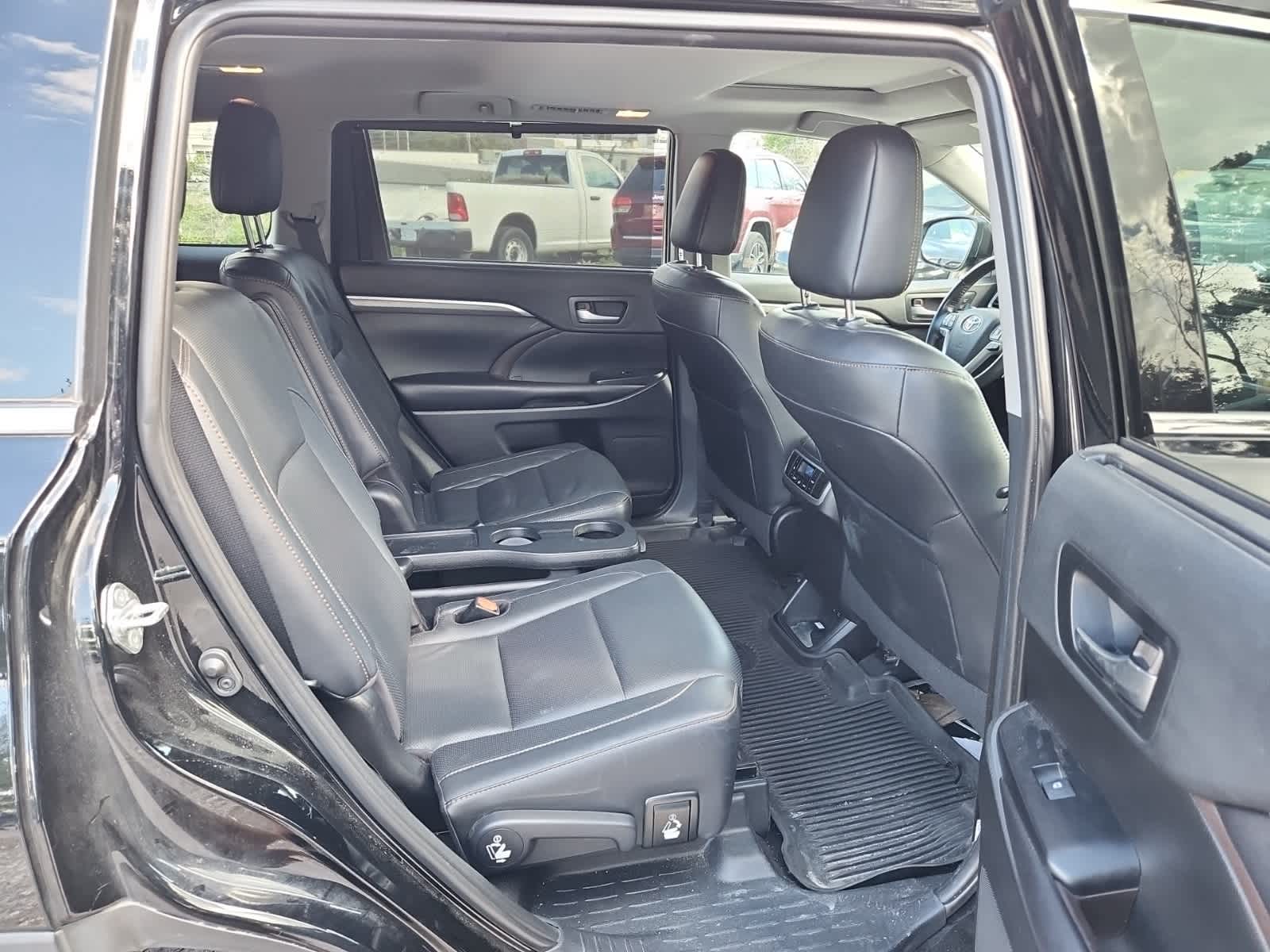 Thumbnail: 2019 Toyota Highlander - 23