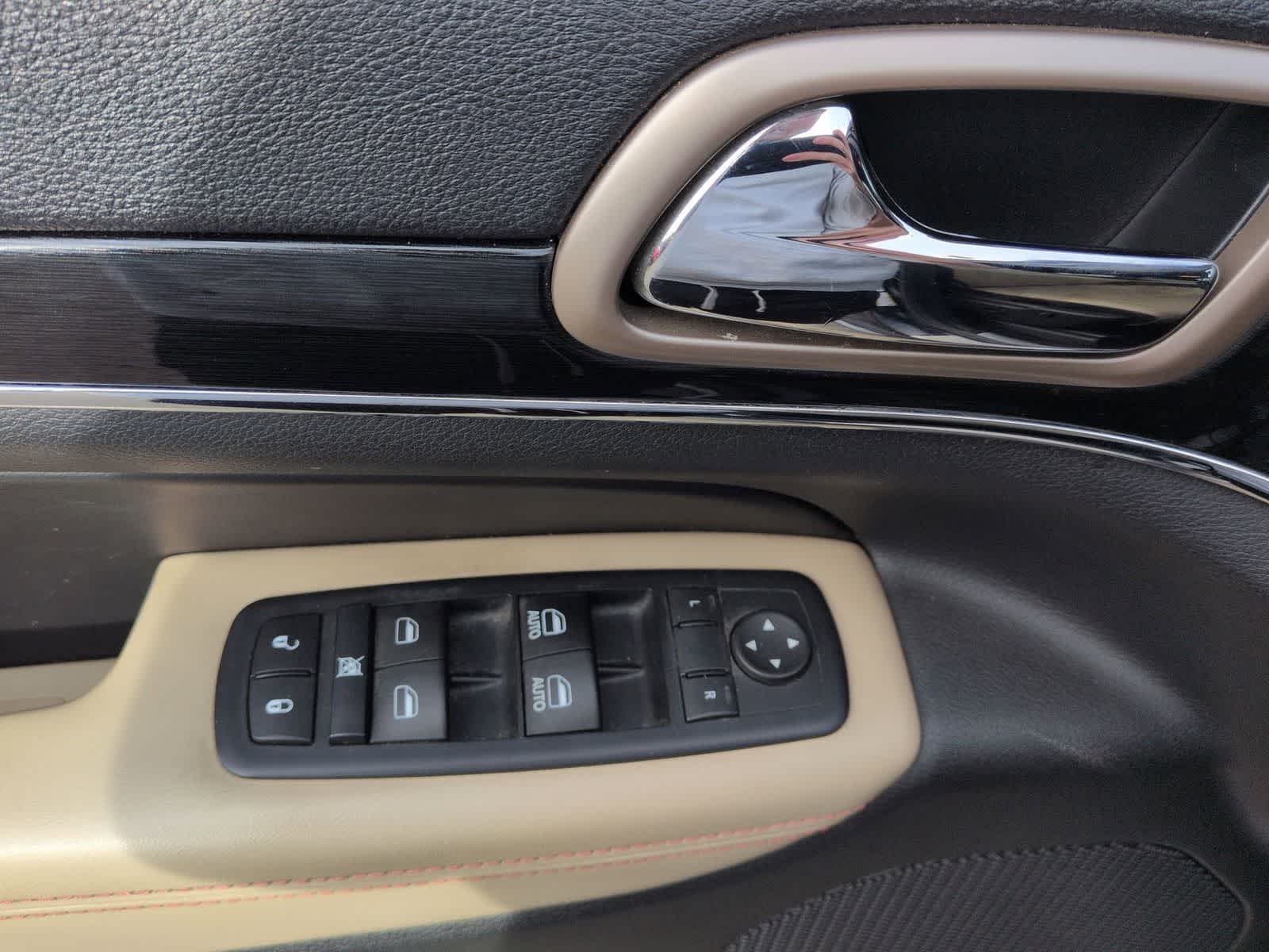 Thumbnail: 2016 Jeep Grand Cherokee - 15