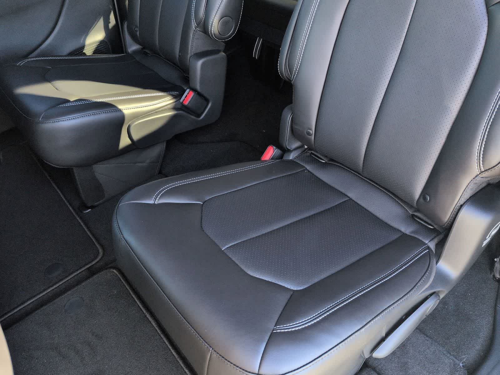 Thumbnail: 2026 Chrysler Pacifica - 11