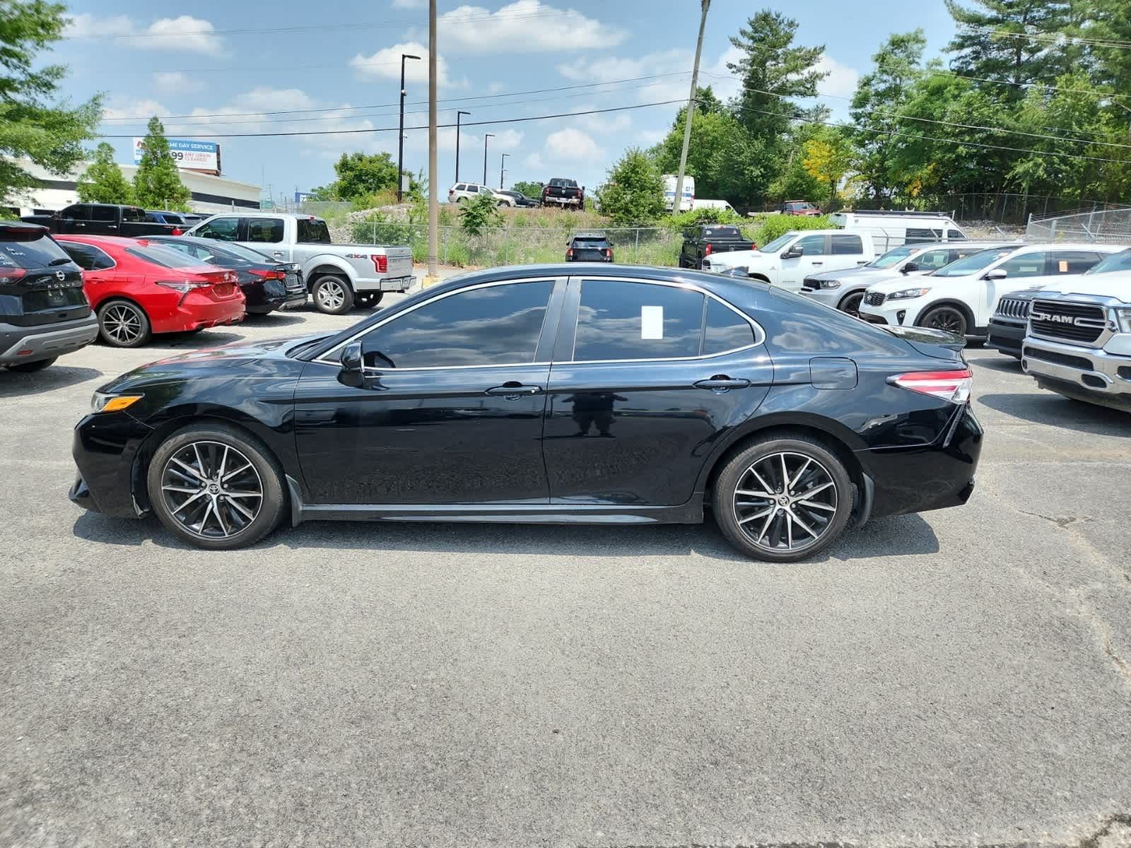 2020 Toyota Camry SE 2