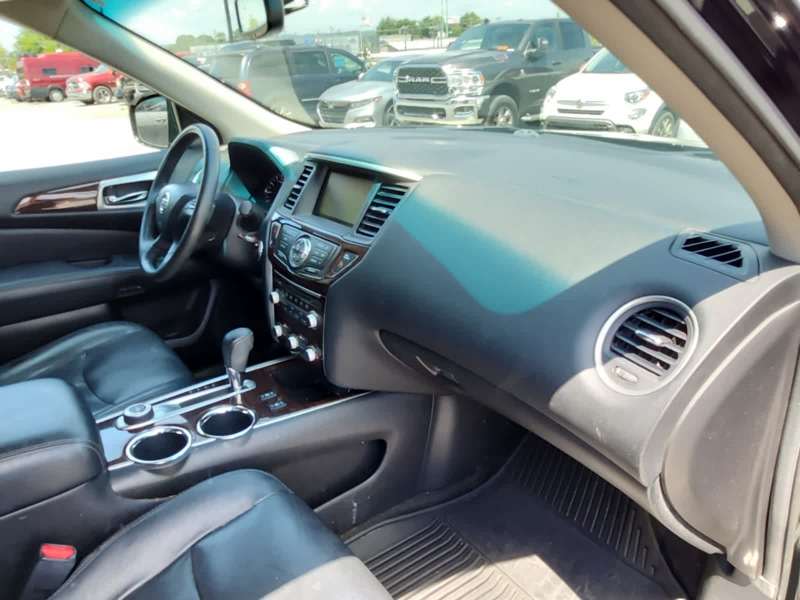 Thumbnail: 2013 Nissan Pathfinder - 17