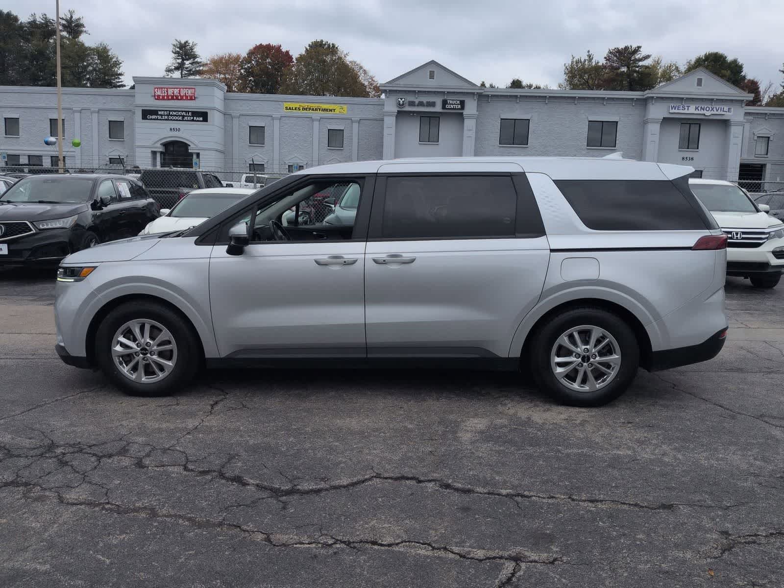 Thumbnail: 2022 Kia Carnival - 5