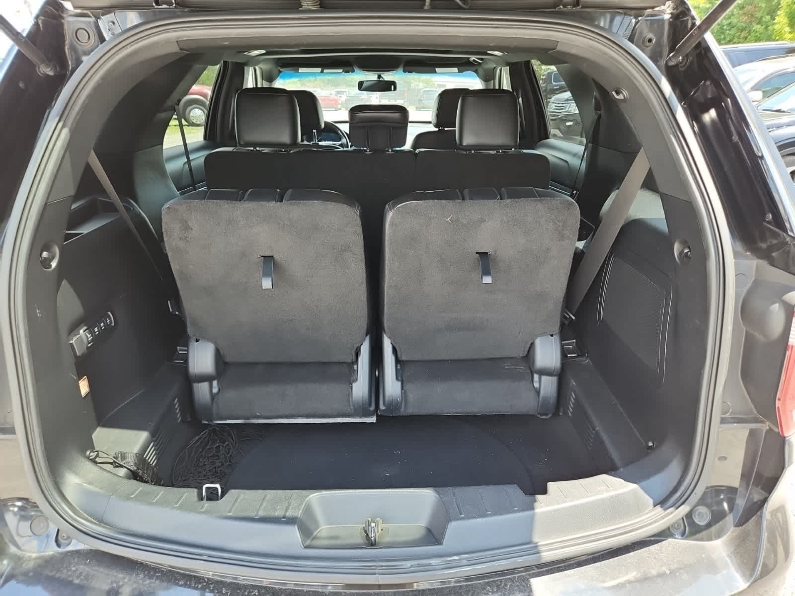 Thumbnail: 2016 Ford Explorer - 25
