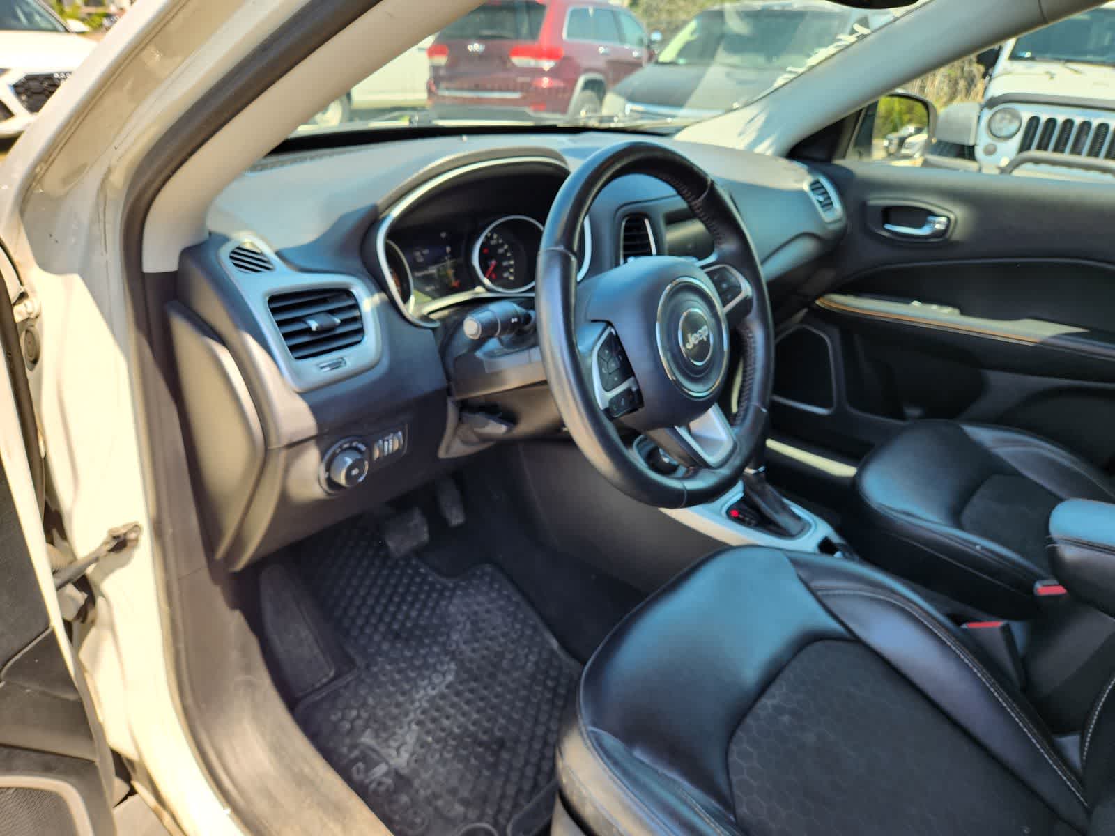 Thumbnail: 2018 Jeep Compass - 13