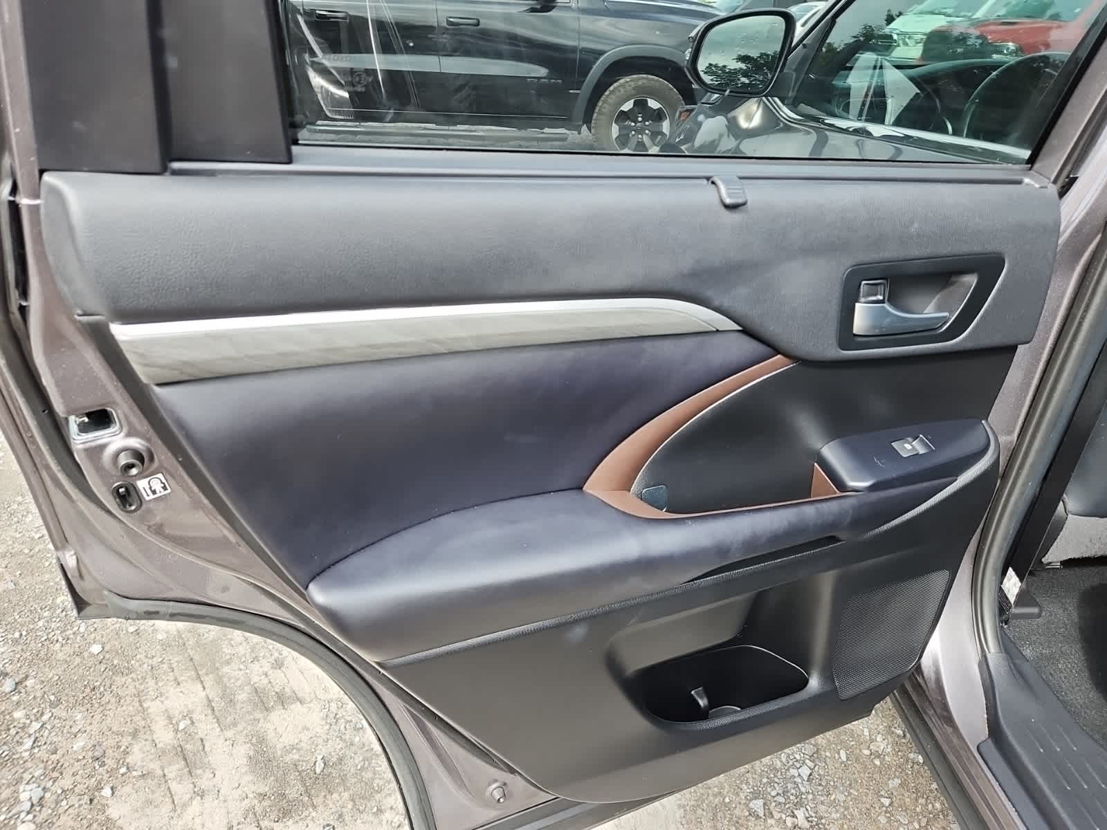 Thumbnail: 2019 Toyota Highlander - 27