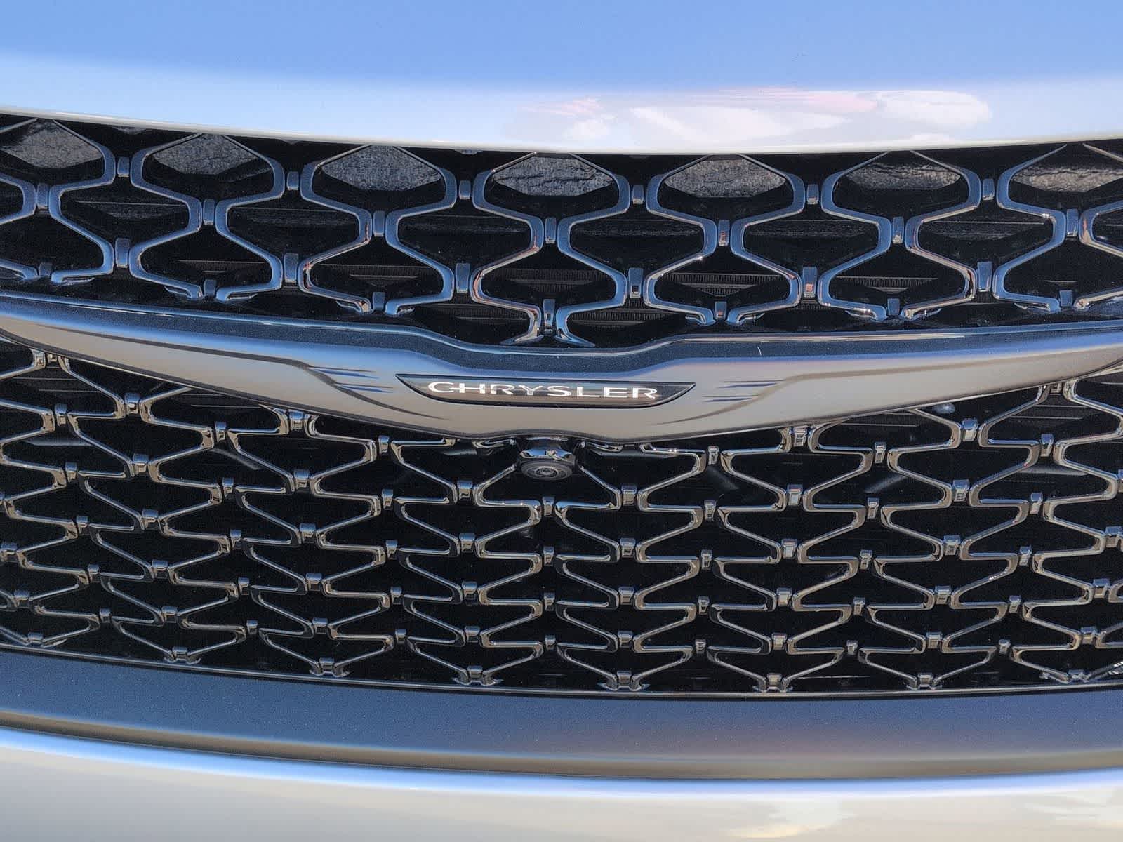 Thumbnail: 2026 Chrysler Pacifica - 4