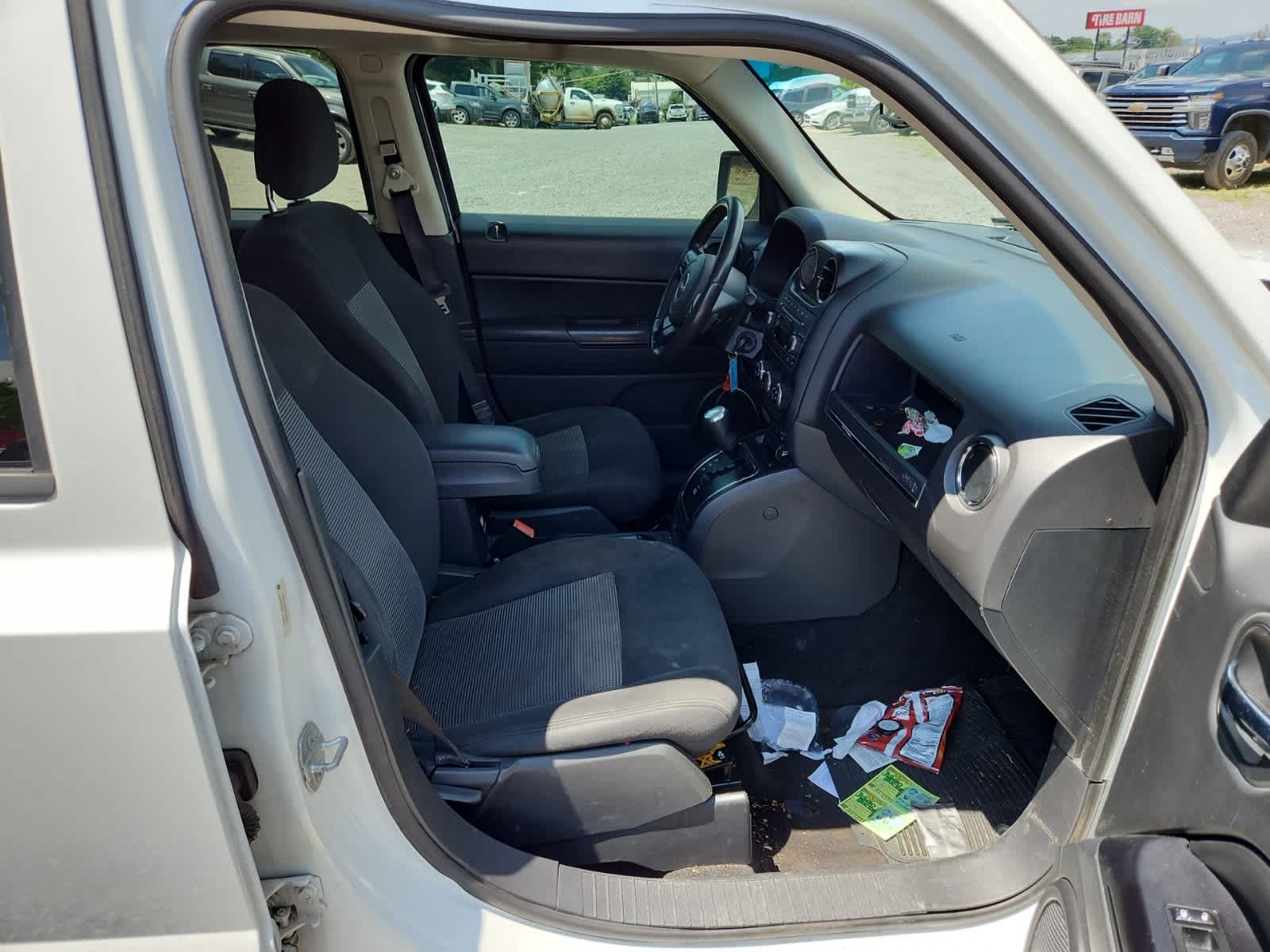 Thumbnail: 2015 Jeep Patriot - 21