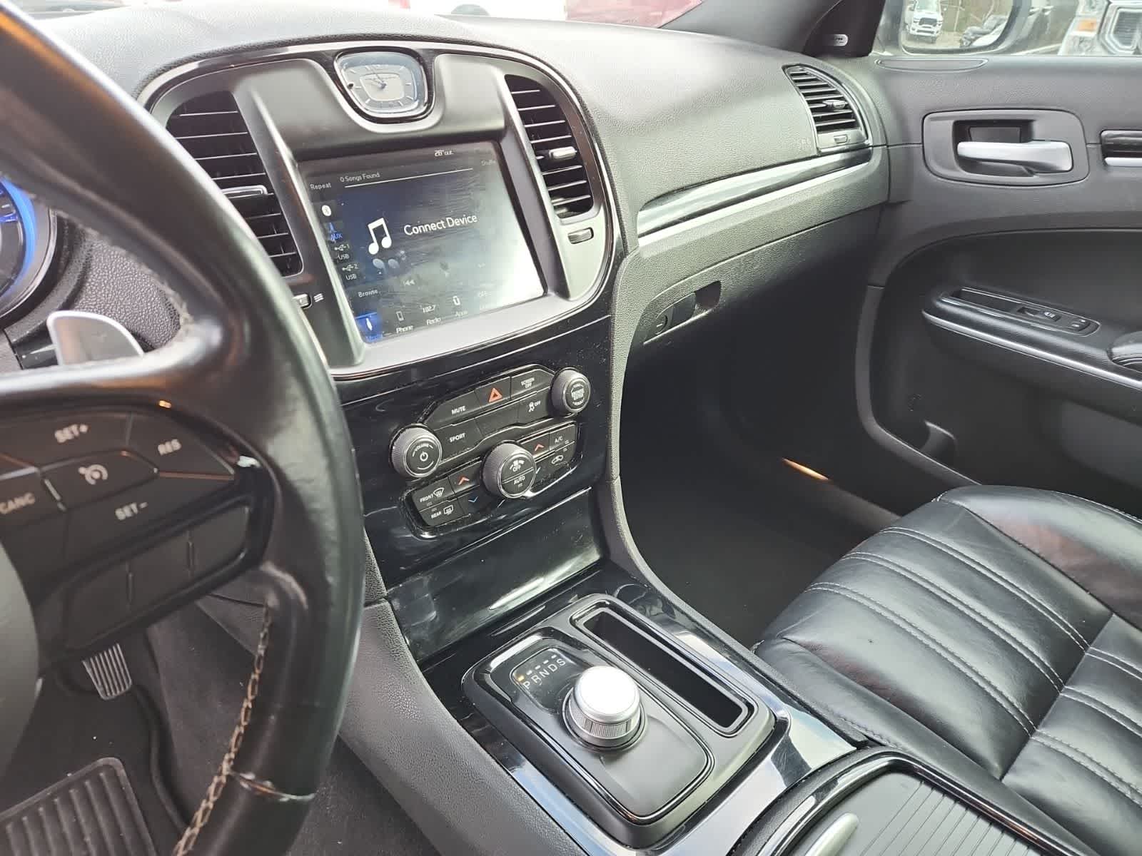 Thumbnail: 2019 Chrysler 300 - 10