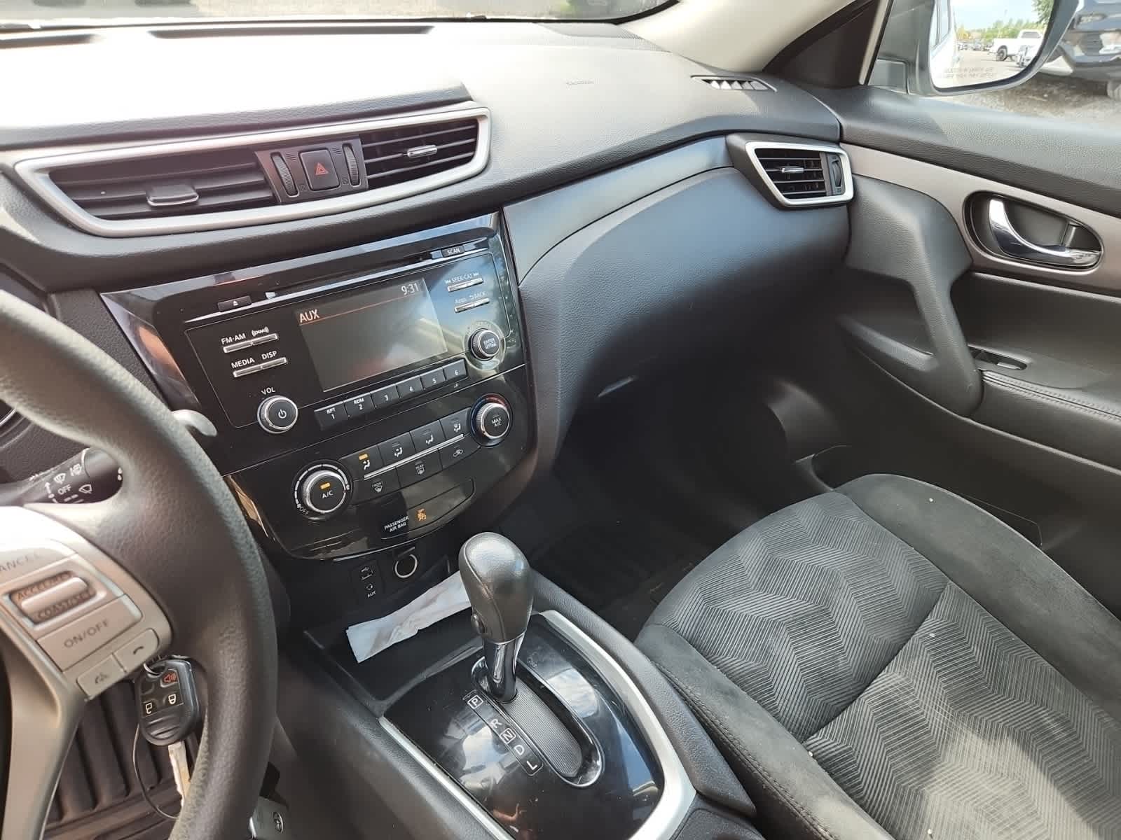 Thumbnail: 2016 Nissan Rogue - 10