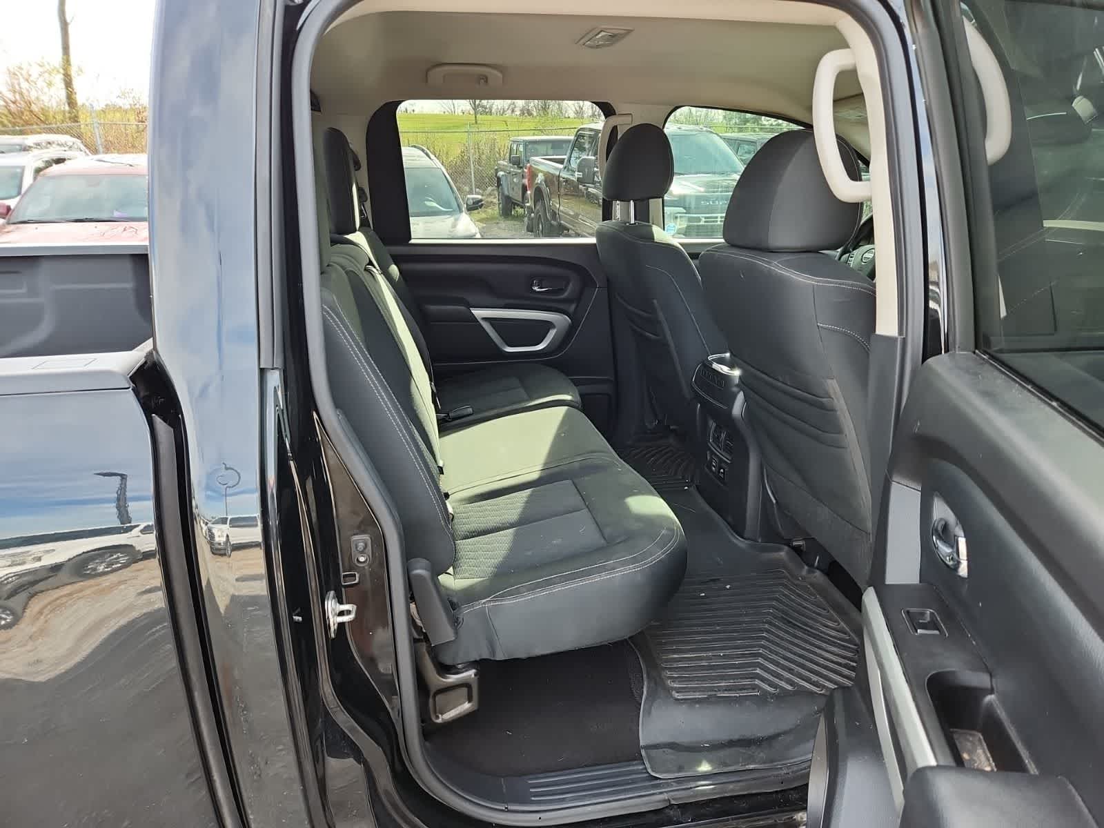 Thumbnail: 2019 Nissan Titan - 23