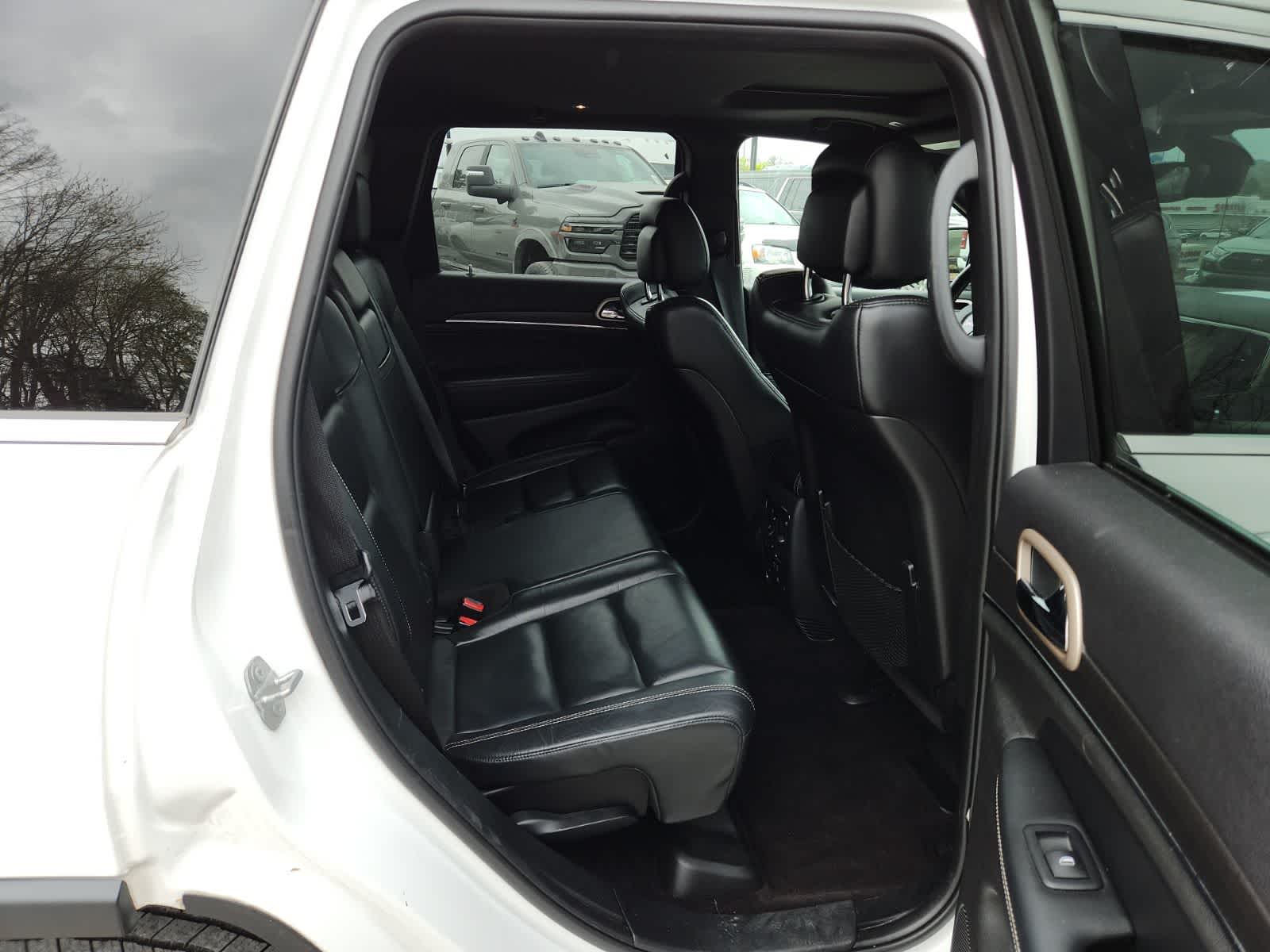 Thumbnail: 2017 Jeep Grand Cherokee - 23