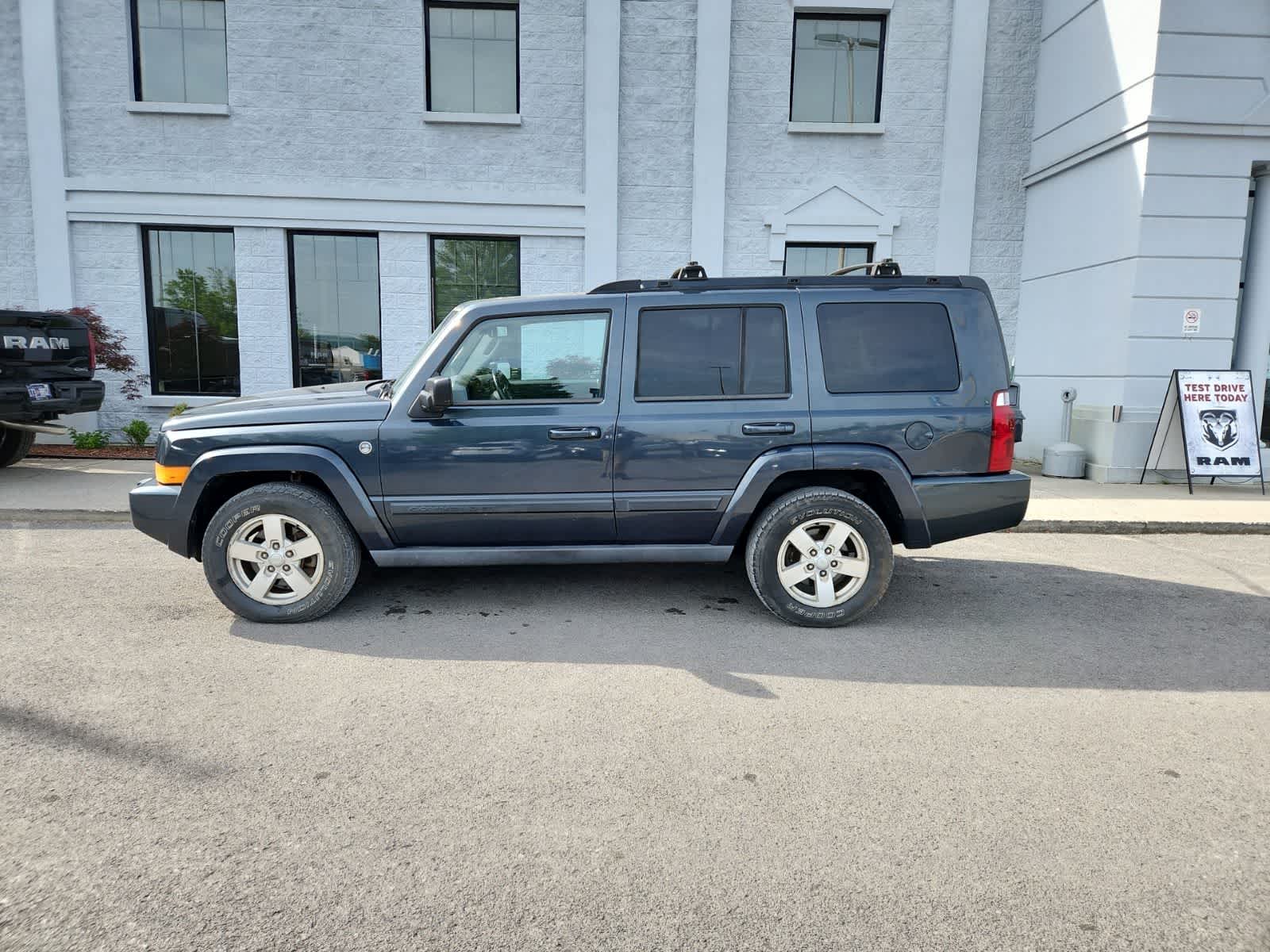 Thumbnail: 2007 Jeep Commander - 2