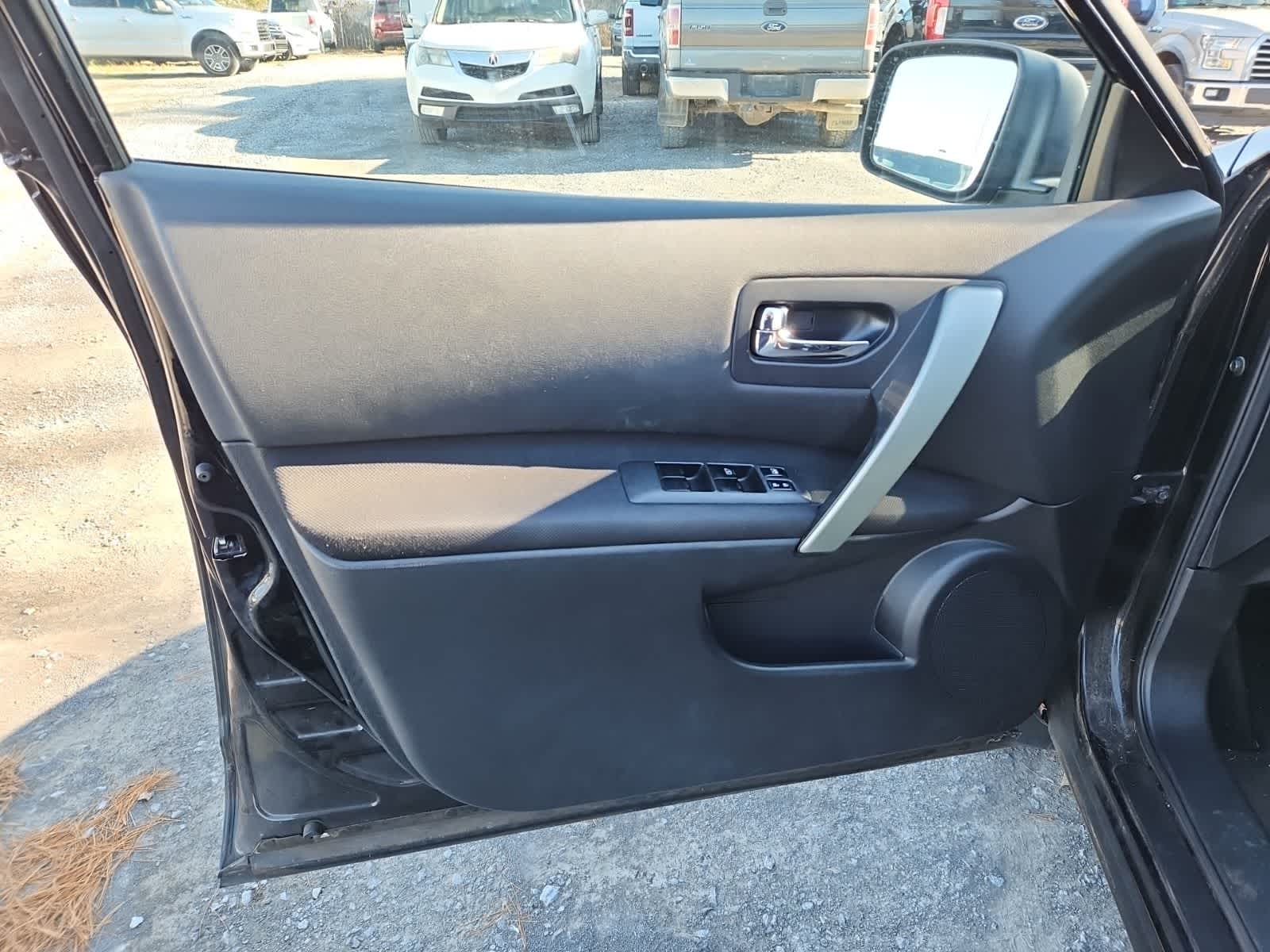 Thumbnail: 2011 Nissan Rogue - 16