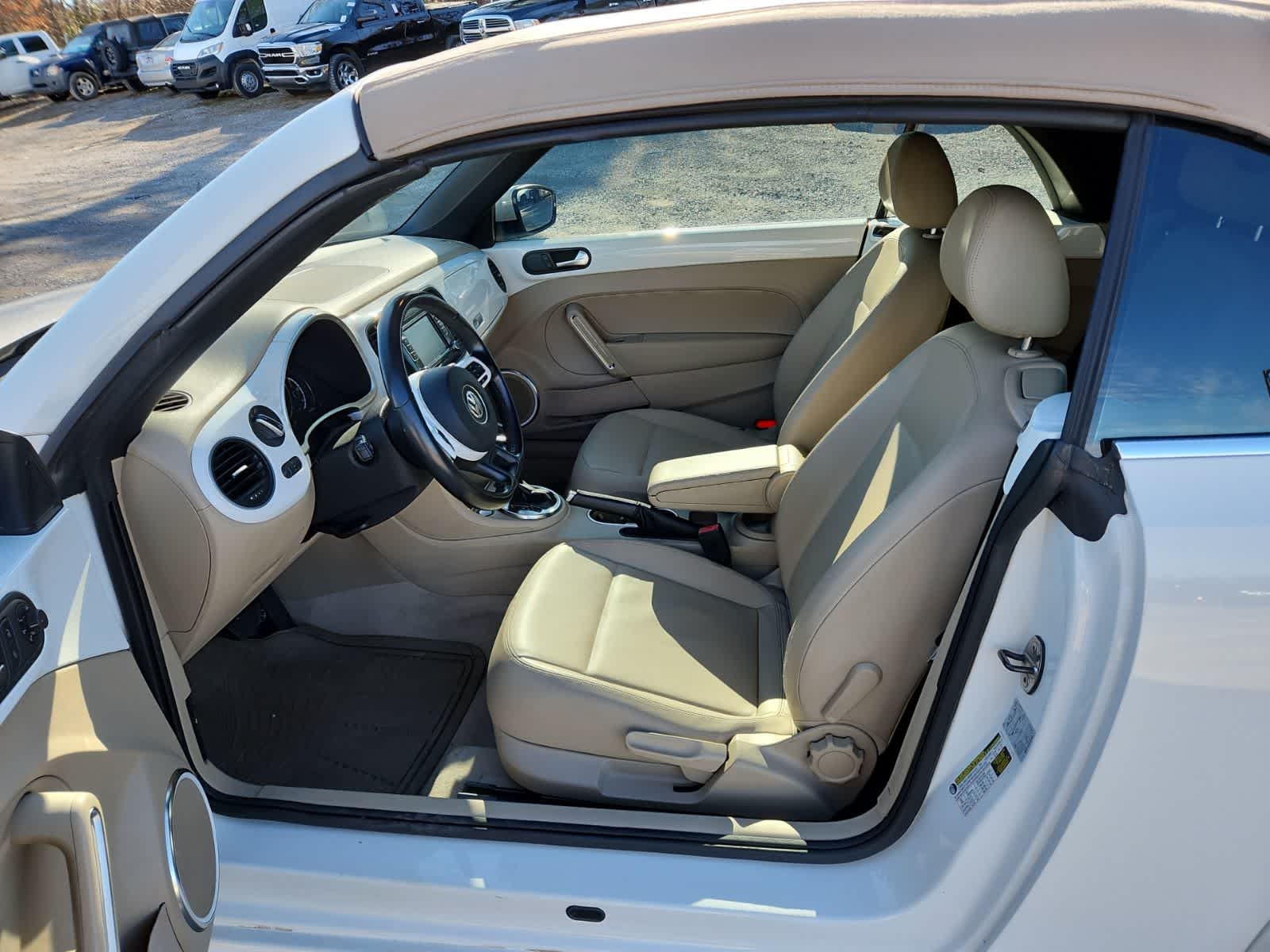 Thumbnail: 2013 Volkswagen Beetle - 15