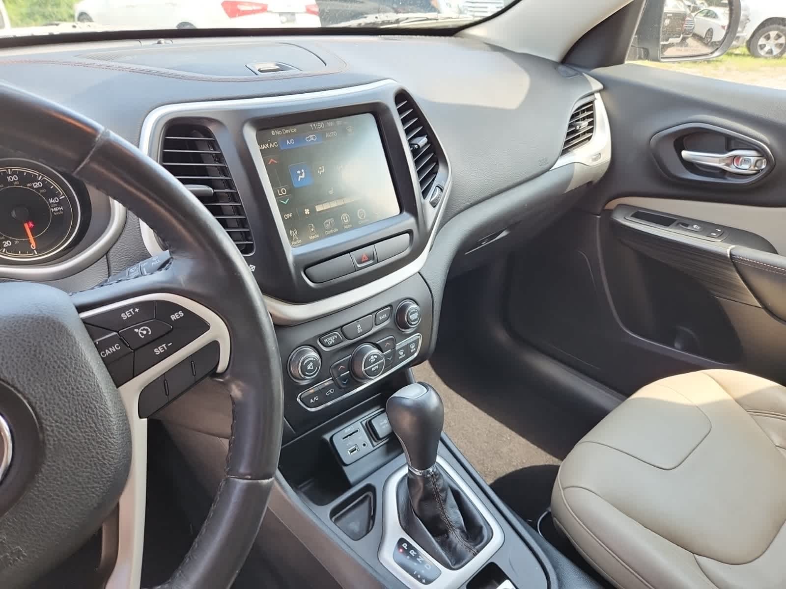Thumbnail: 2016 Jeep Cherokee - 10
