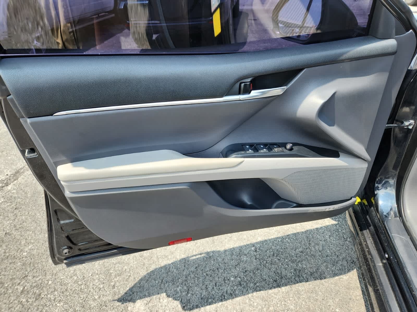 2020 Toyota Camry SE 16