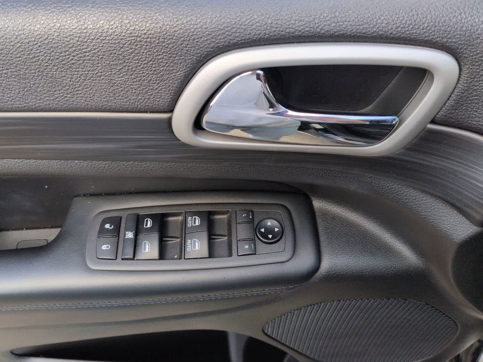 Thumbnail: 2021 Jeep Grand Cherokee - 12