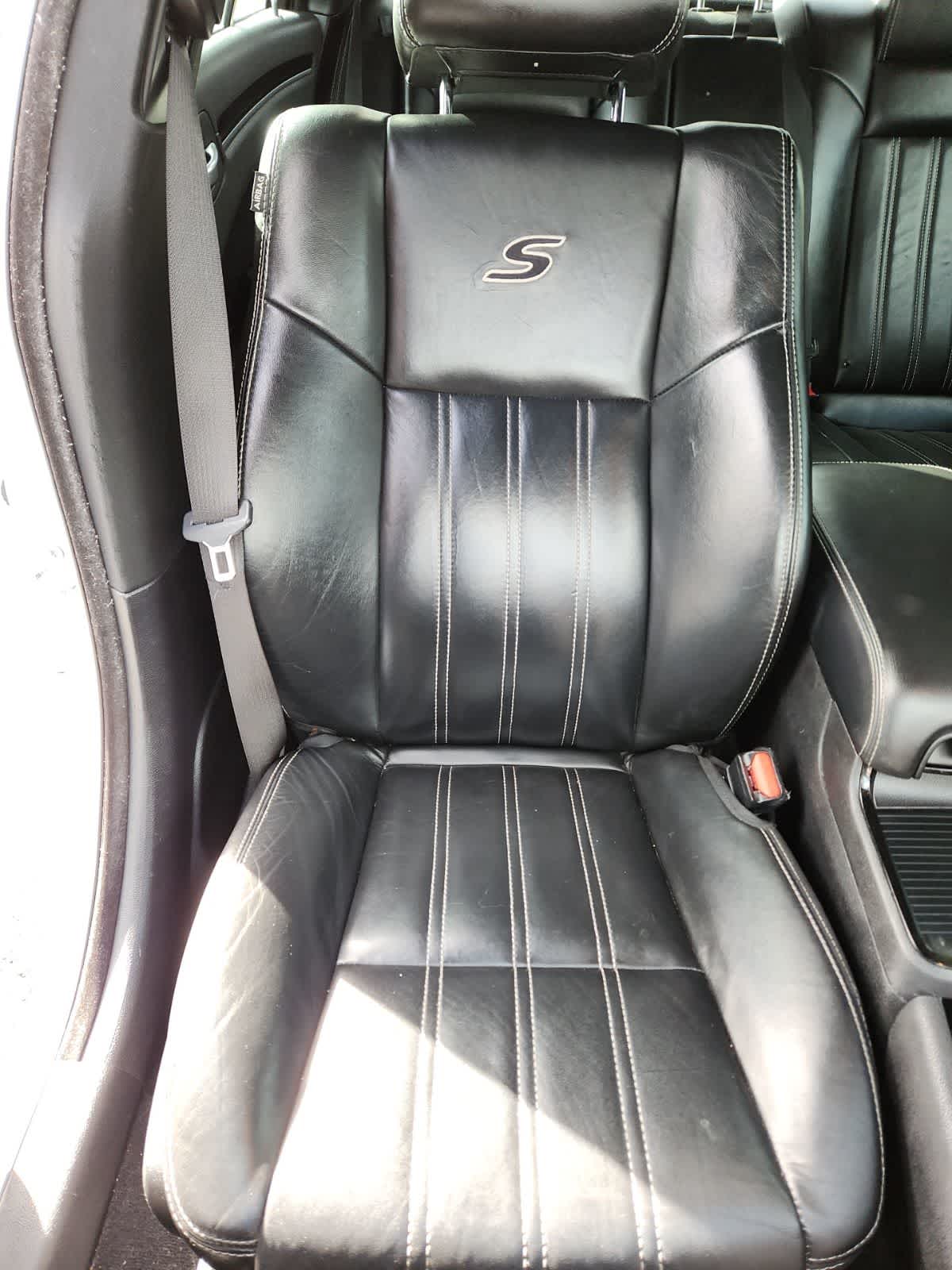 Thumbnail: 2019 Chrysler 300 - 18