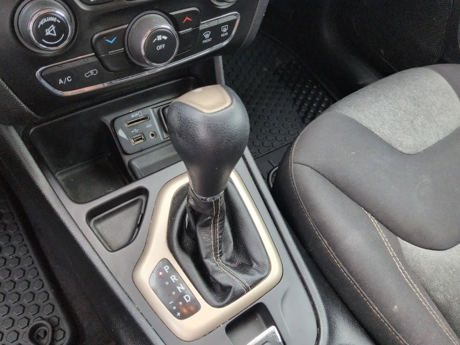 Thumbnail: 2018 Jeep Cherokee - 25