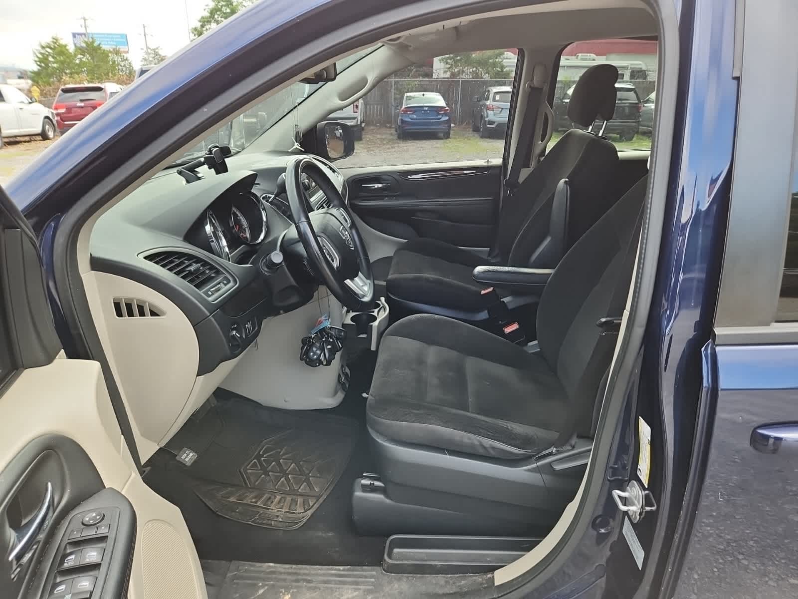 Thumbnail: 2017 Dodge Grand Caravan - 15