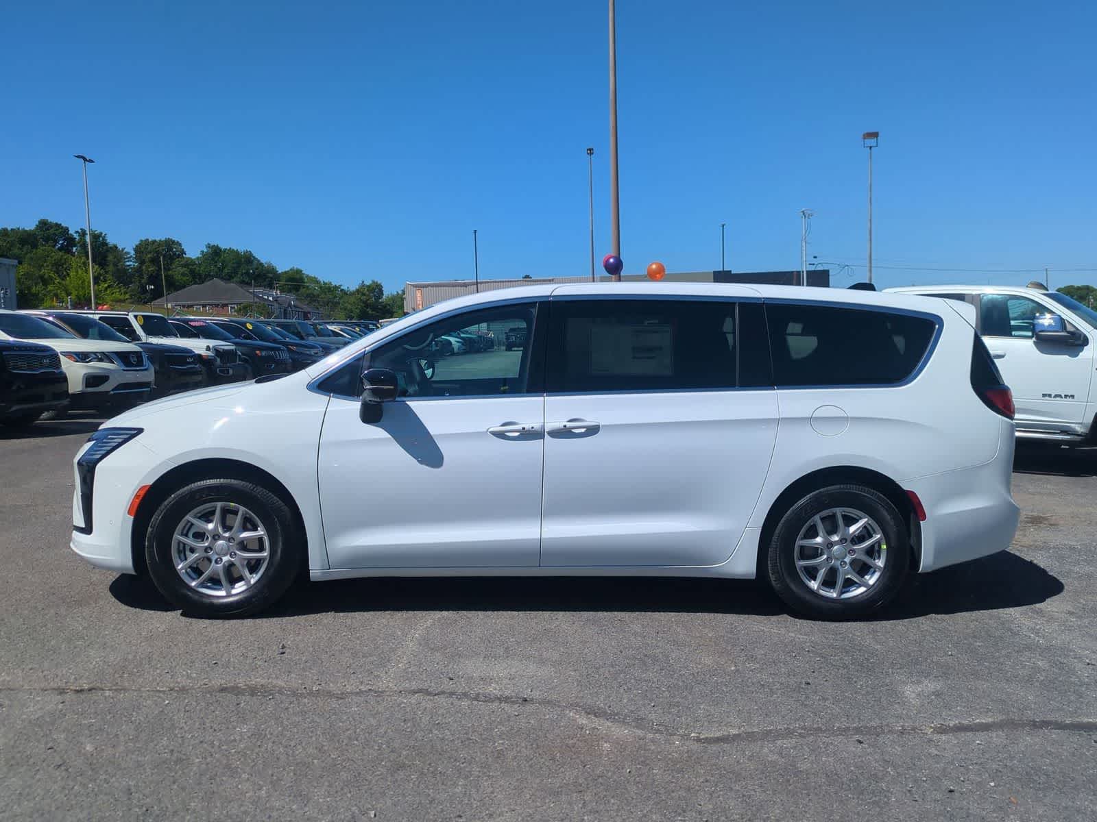Thumbnail: 2027 Chrysler Pacifica - 5