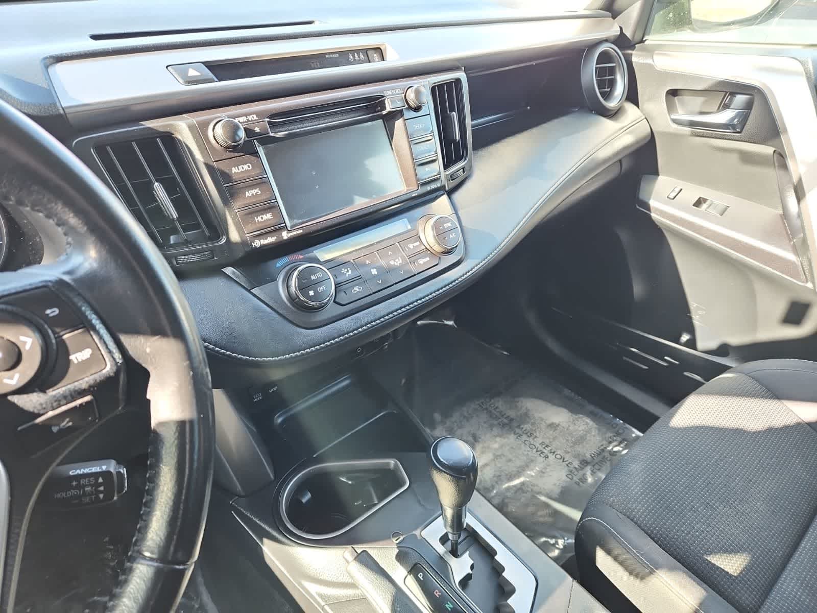 Thumbnail: 2017 Toyota RAV4 - 8