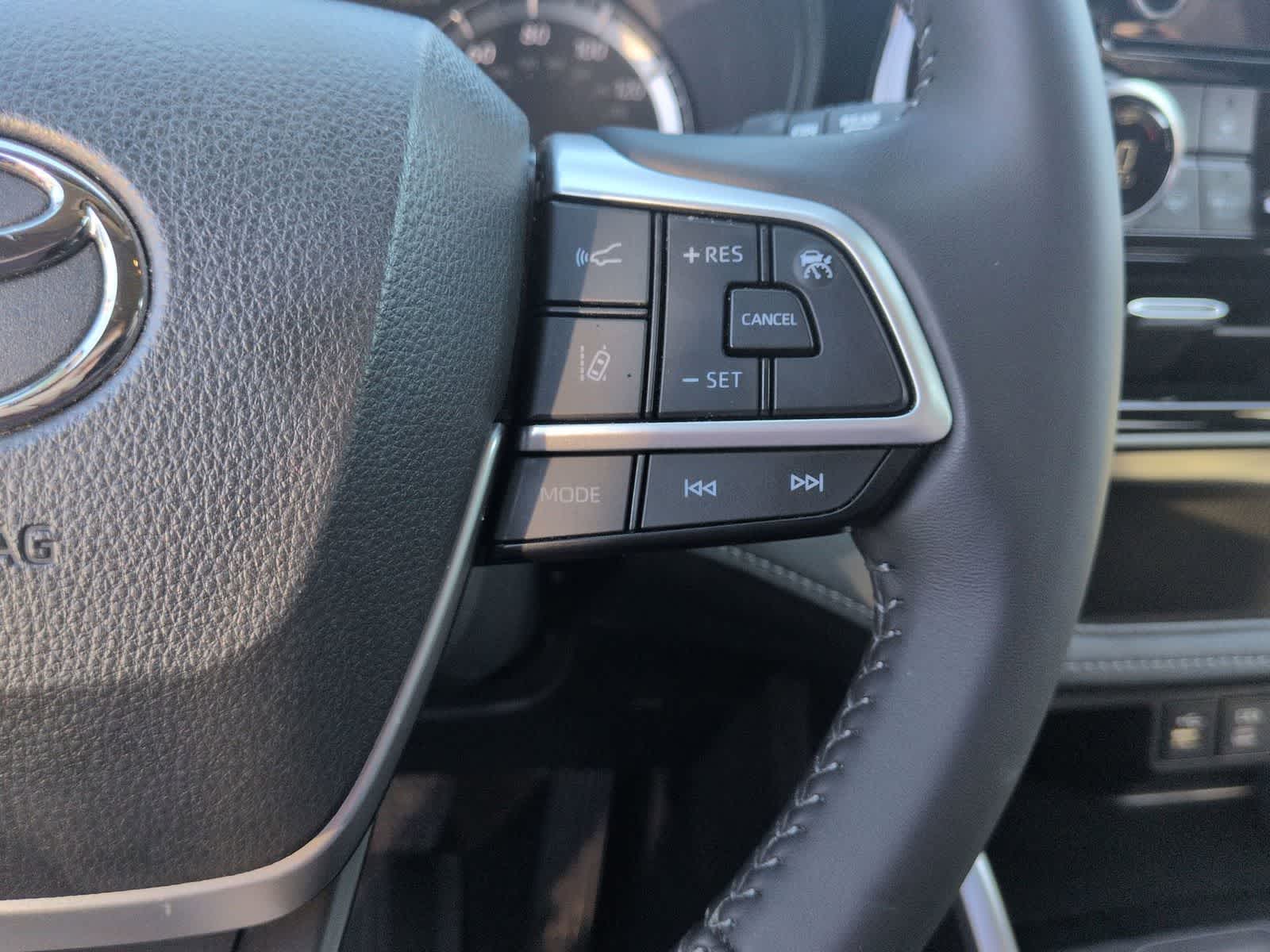 Thumbnail: 2024 Toyota Highlander - 22