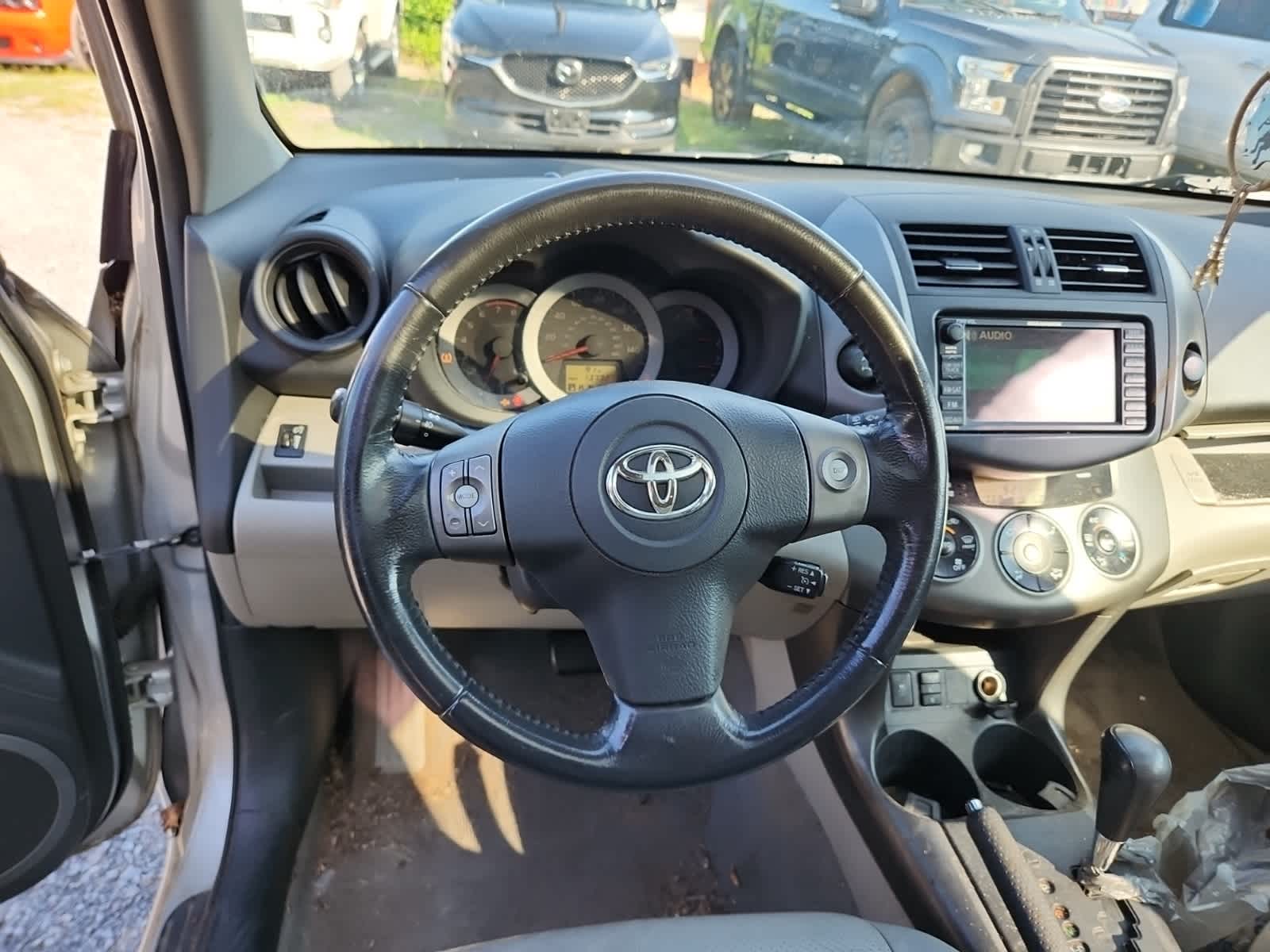Thumbnail: 2011 Toyota RAV4 - 12