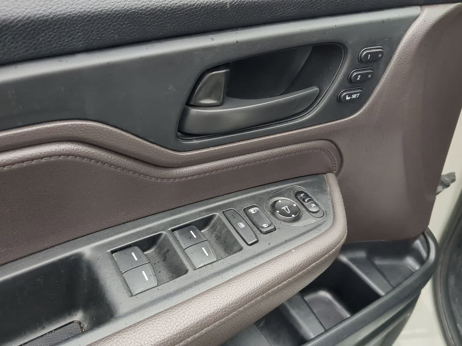 Thumbnail: 2019 Honda Odyssey - 18