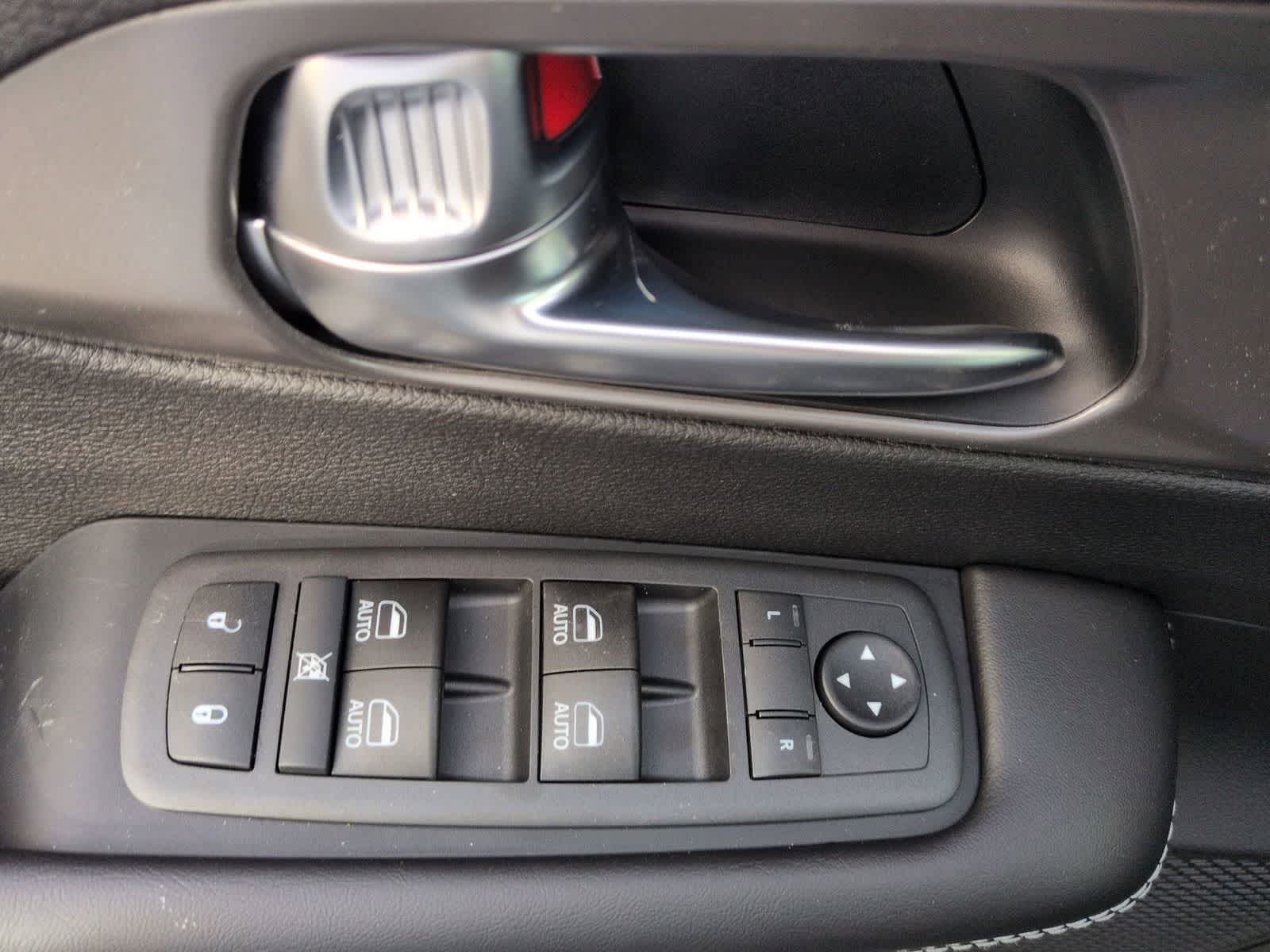 Thumbnail: 2026 Chrysler Pacifica - 7