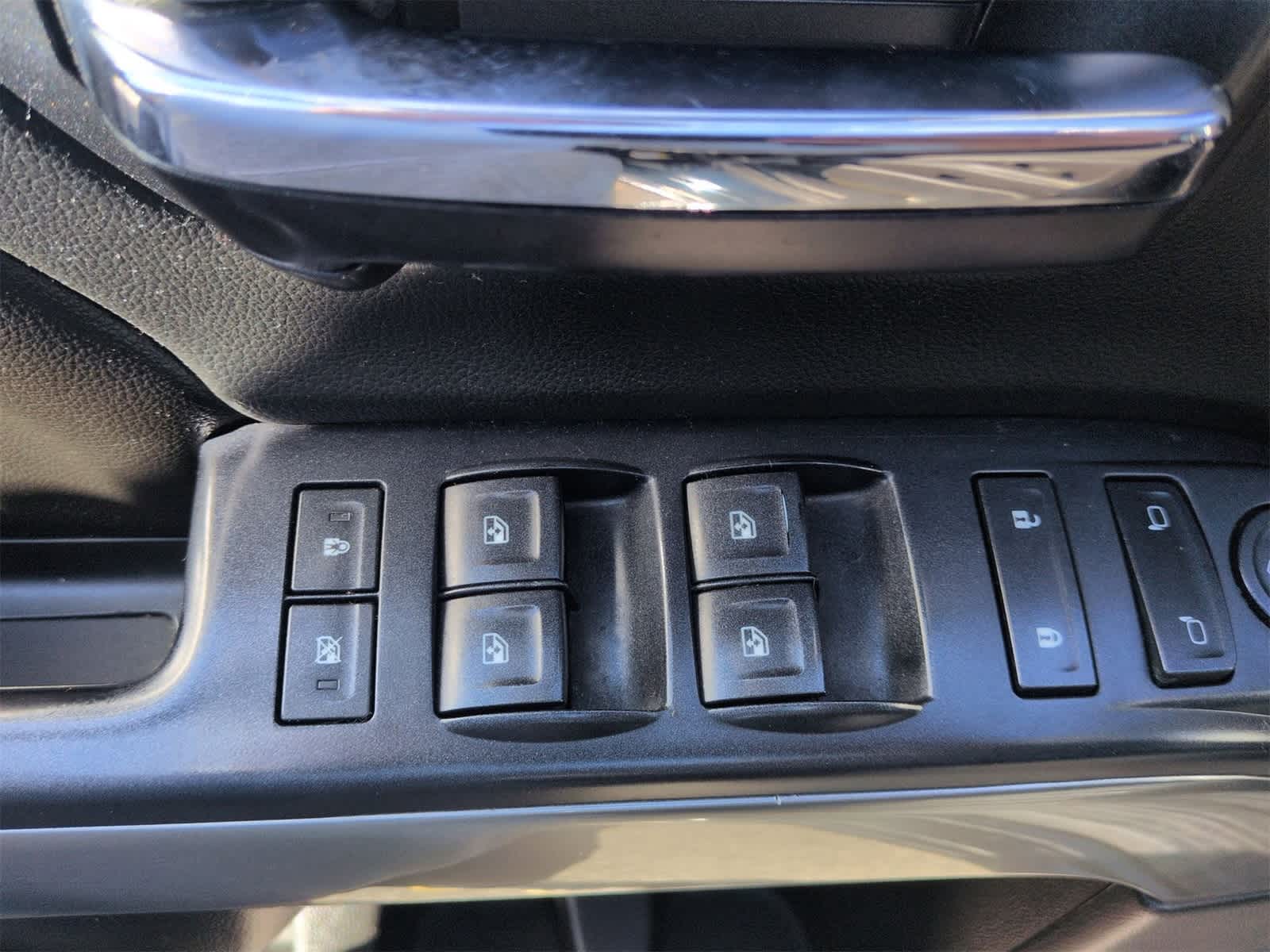 Thumbnail: 2015 Chevrolet Silverado 1500 - 16