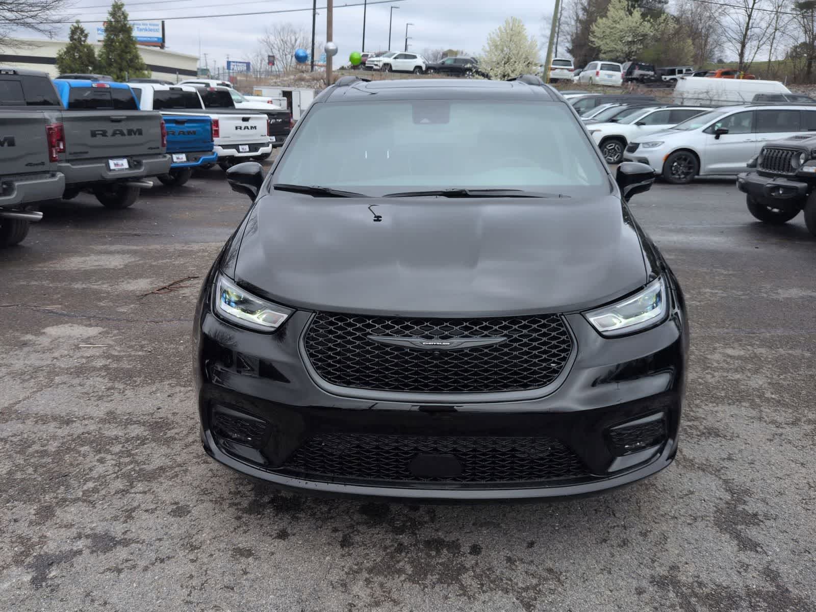 Thumbnail: 2026 Chrysler Pacifica - 3