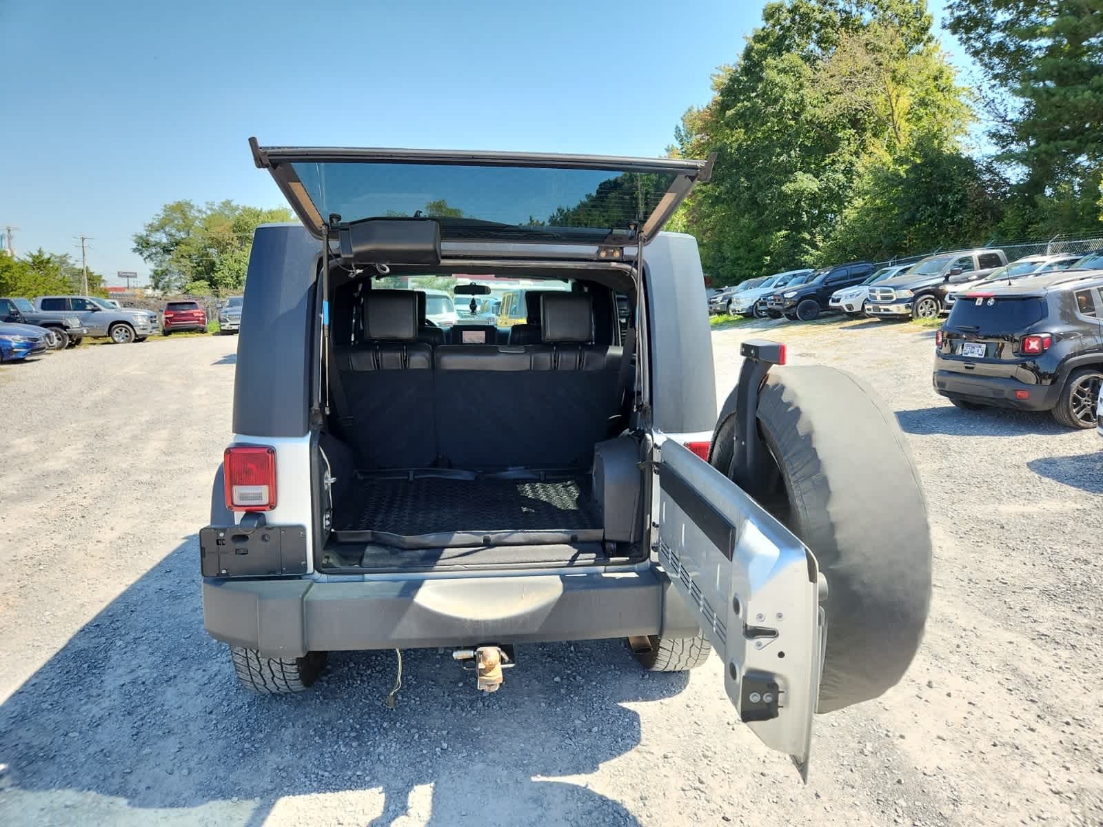 Thumbnail: 2010 Jeep Wrangler - 27