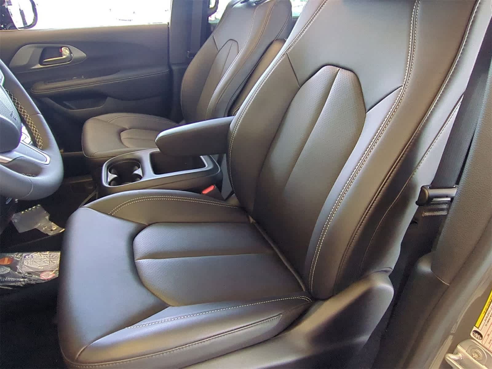 Thumbnail: 2025 Chrysler Pacifica - 16
