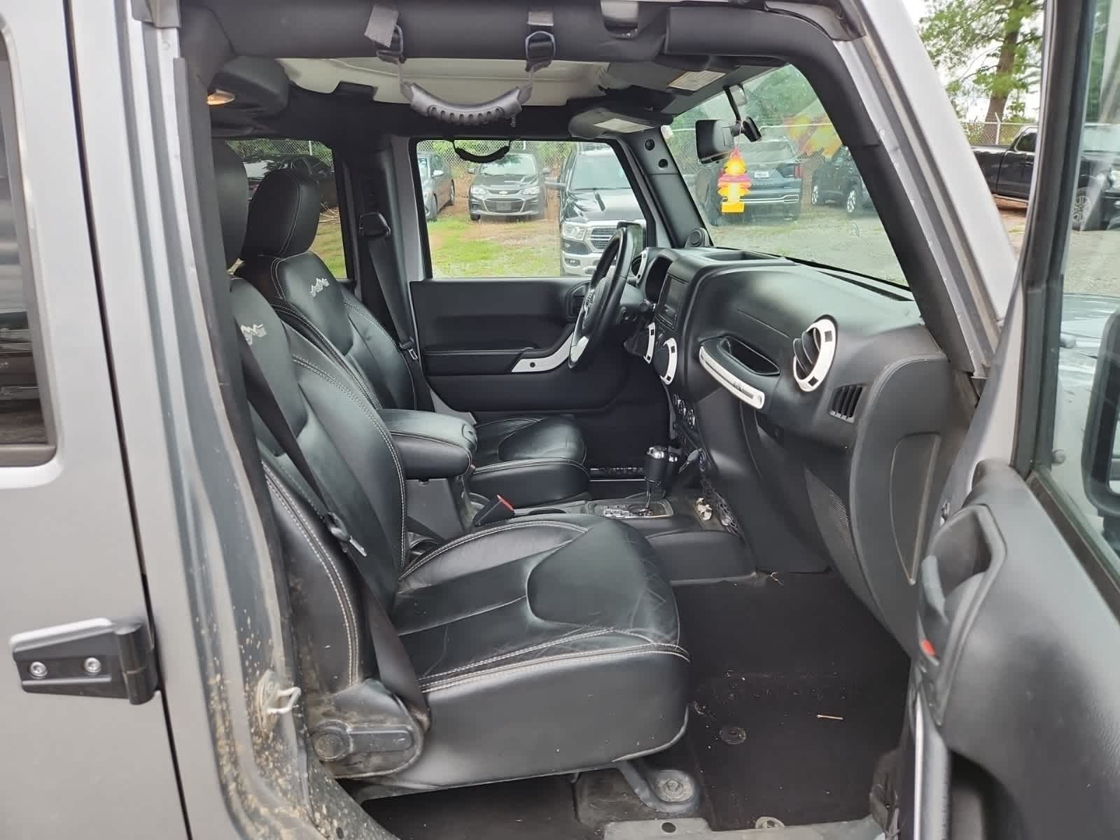 2014 Jeep Wrangler Unlimited Polar Edition 21