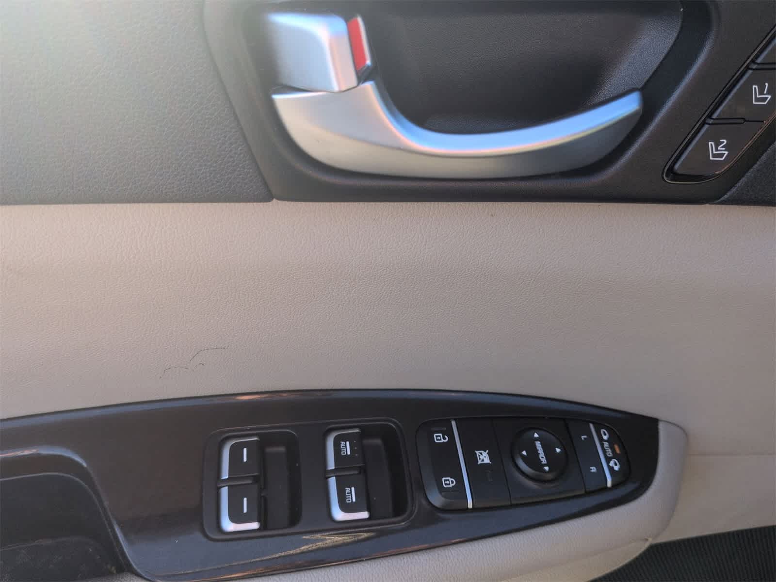 Thumbnail: 2016 Kia Optima - 17